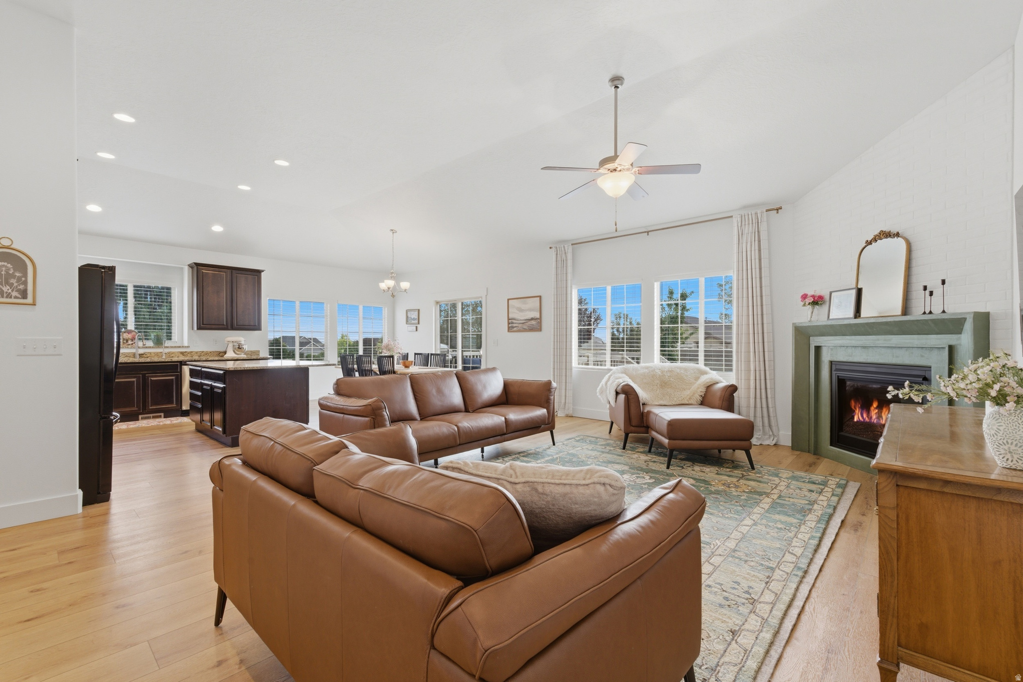 DESERT CREEK - Residential