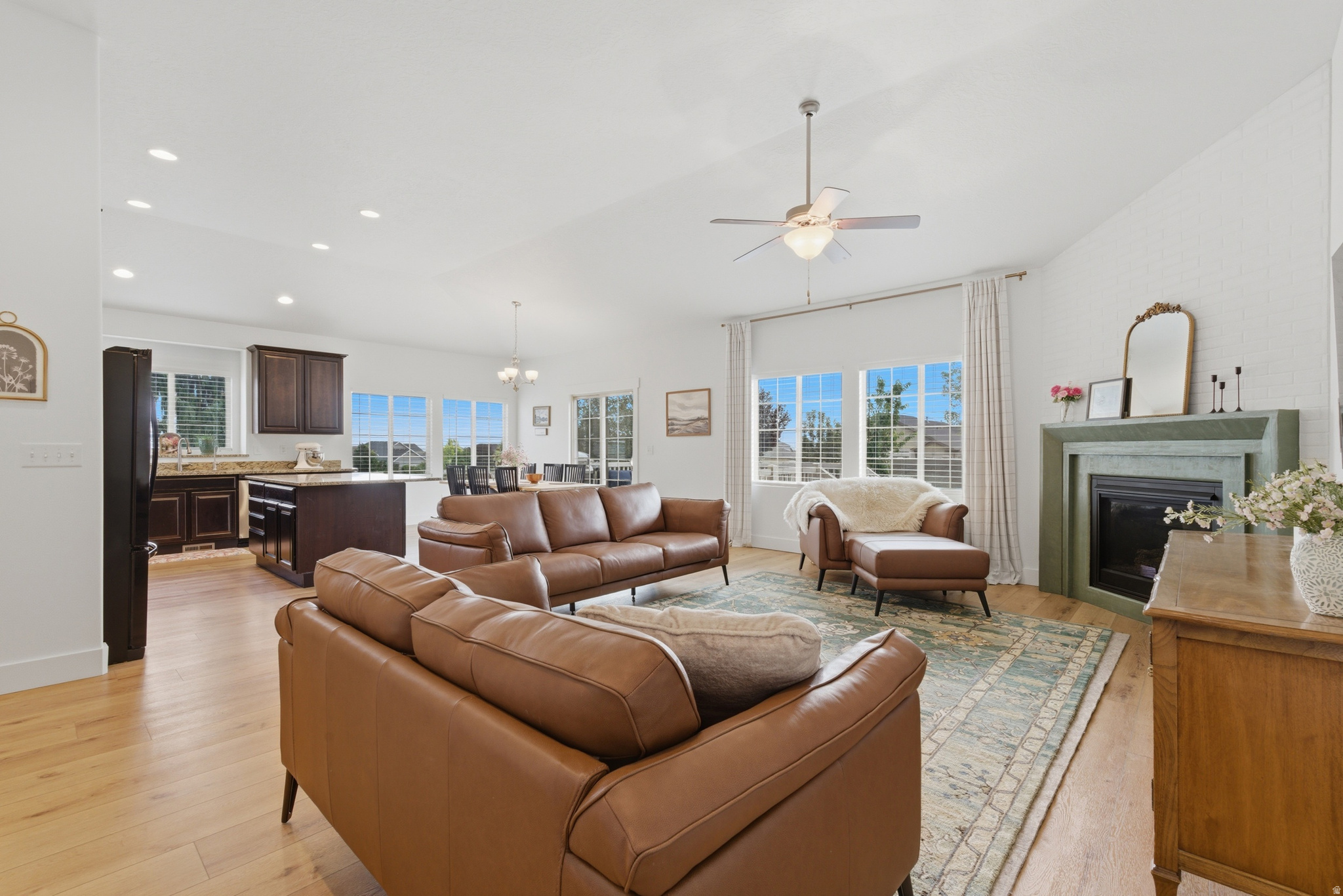 DESERT CREEK - Residential