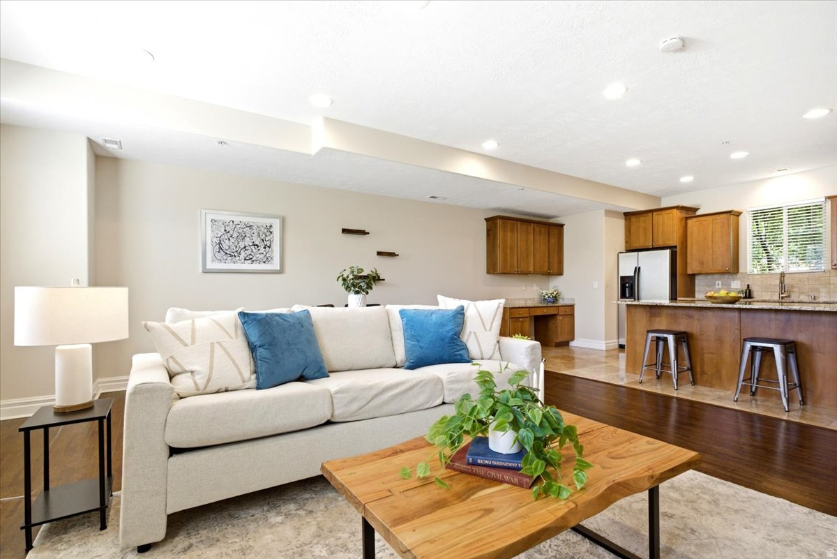 HAMPTON PLACE - Residential