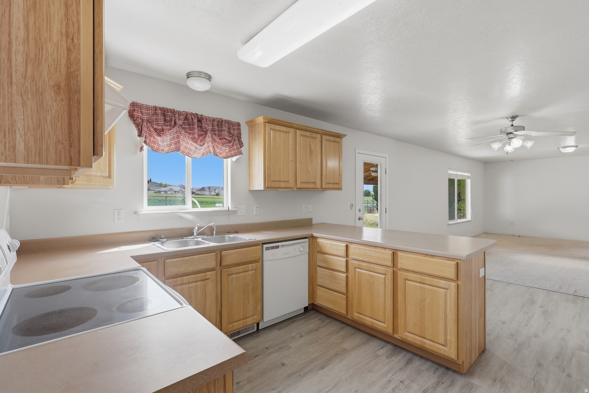 SANTAQUIN MEADOWS - Residential