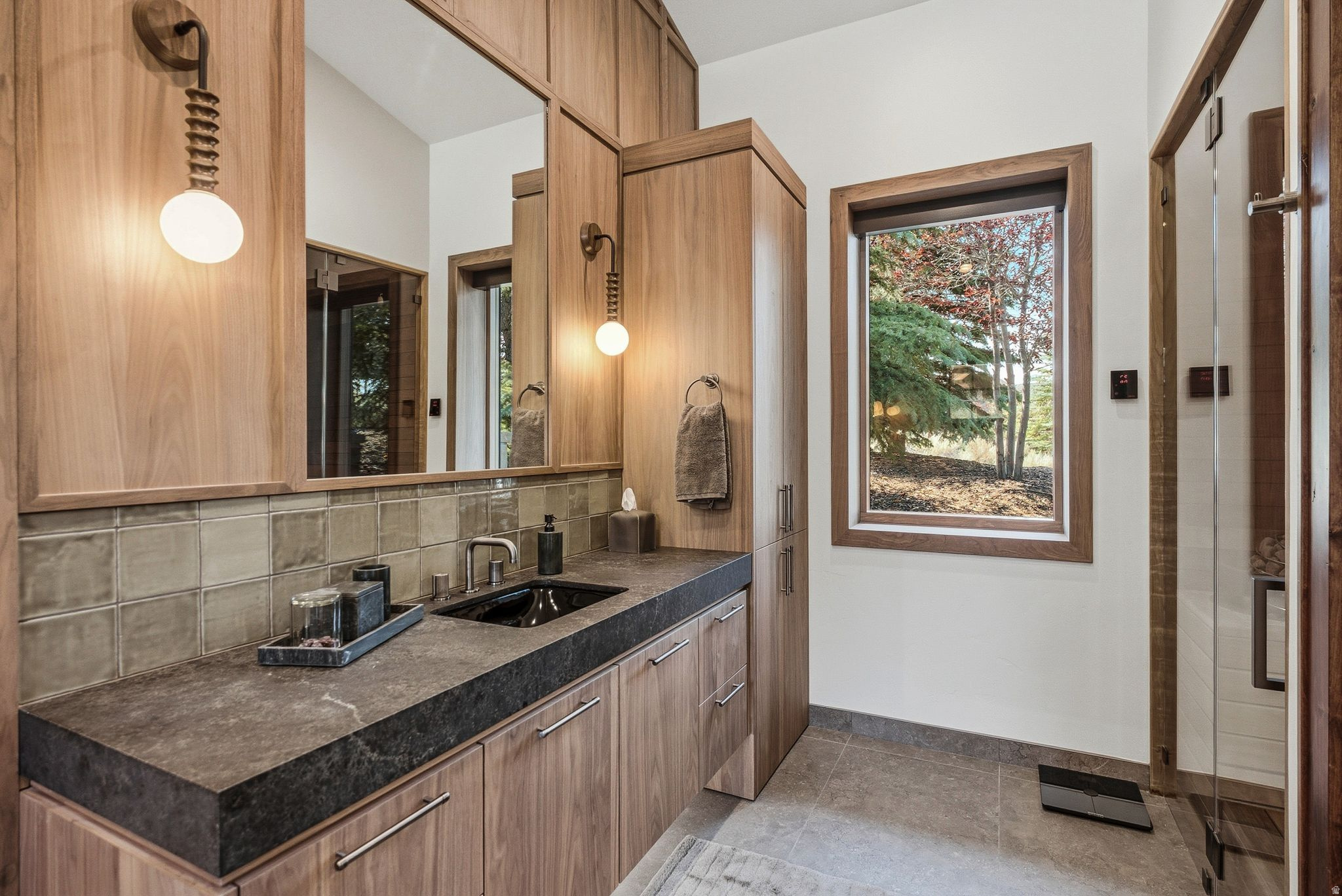 PROMONTORY - Residential
