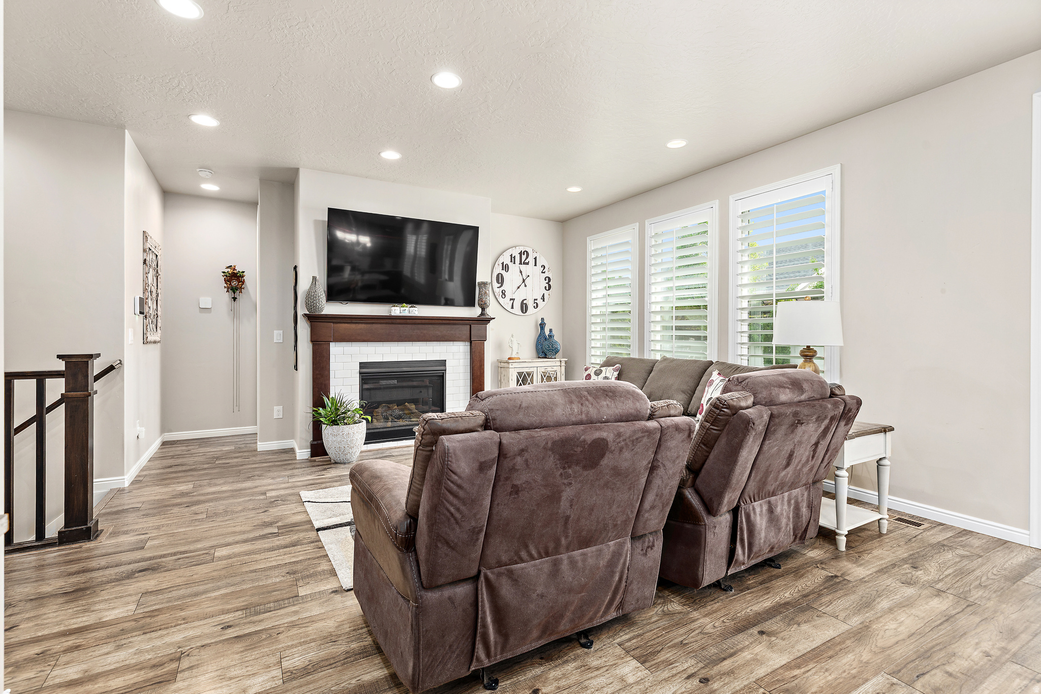 BROADVIEW SHORES - Residential