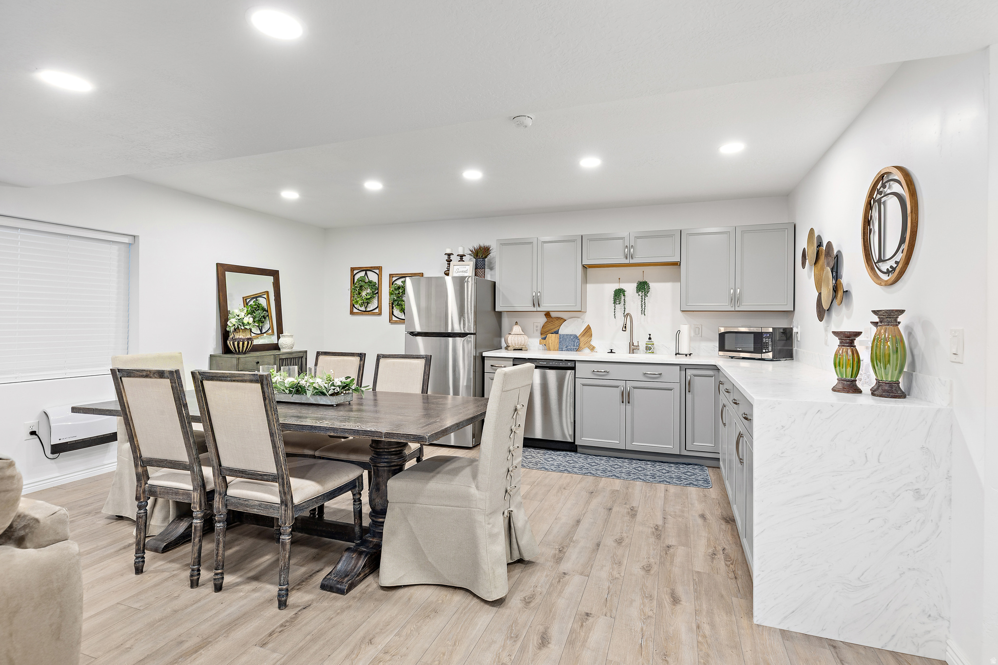 BROADVIEW SHORES - Residential