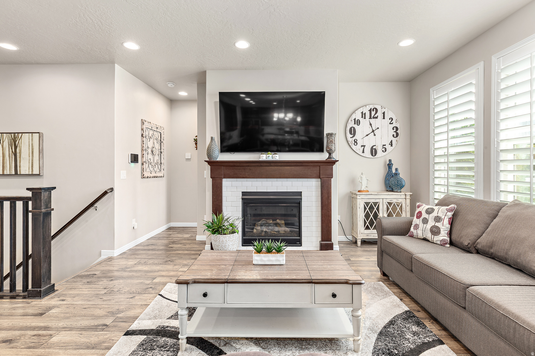 BROADVIEW SHORES - Residential