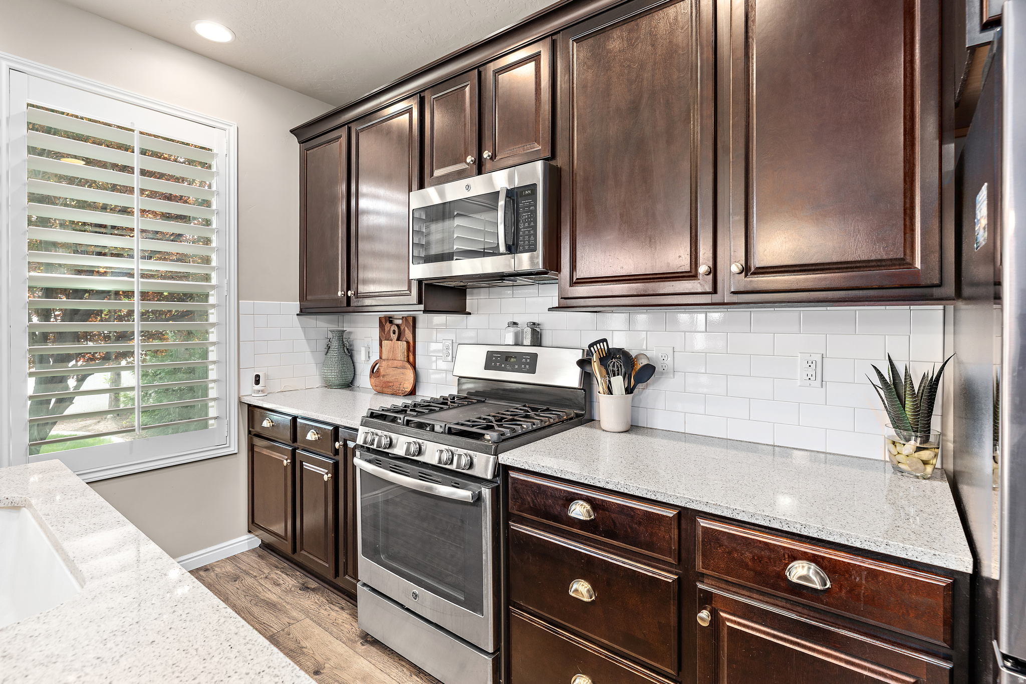 BROADVIEW SHORES - Residential