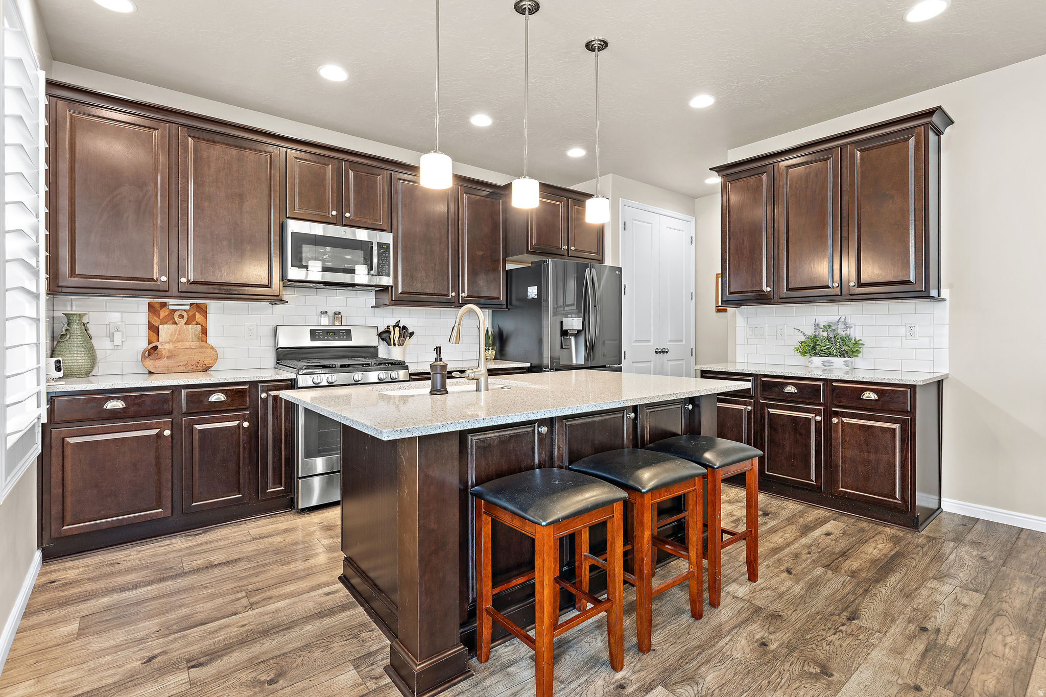 BROADVIEW SHORES - Residential