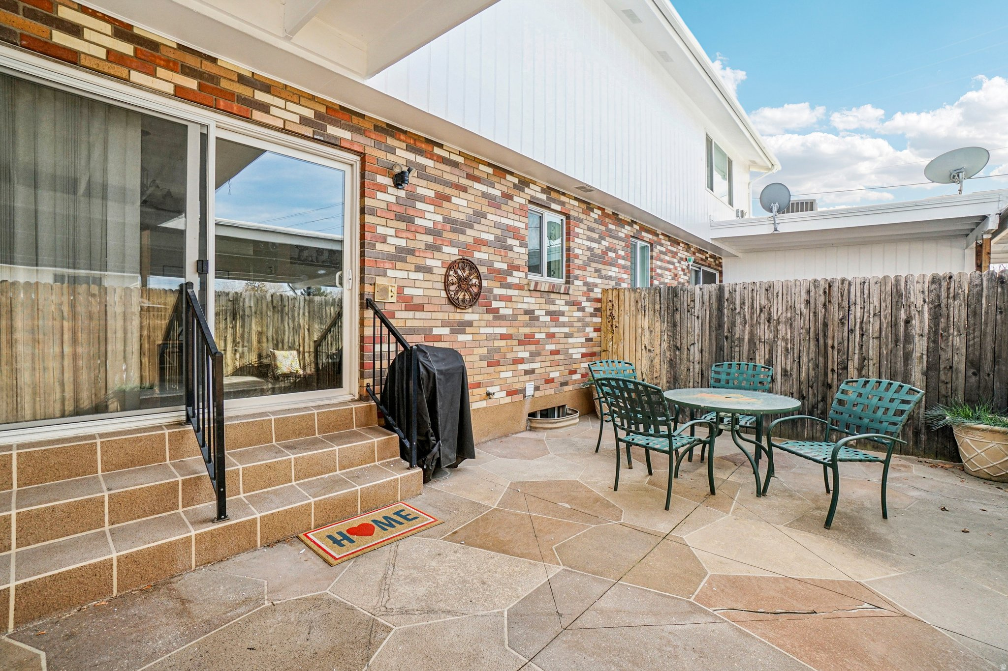 COUNTRY HILLS MANOR - Residential