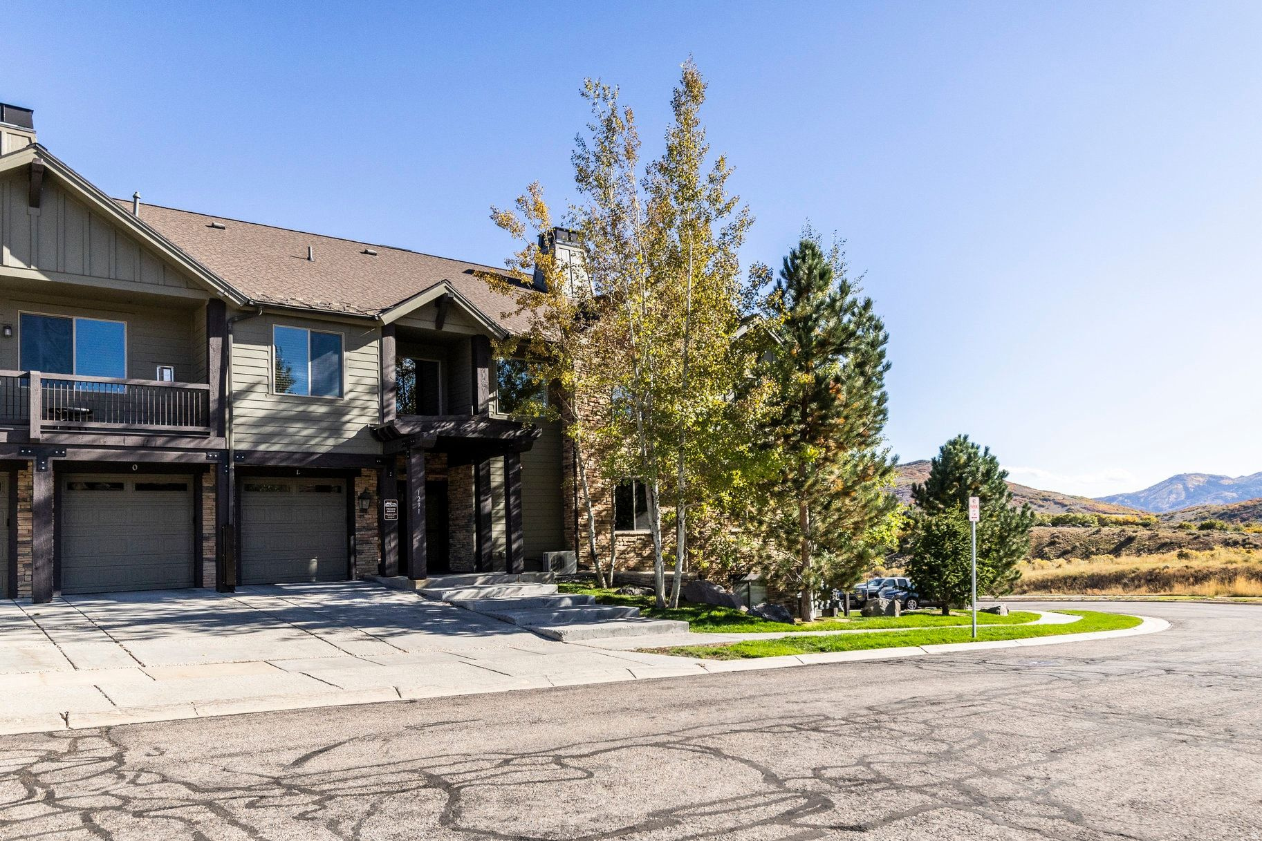 BLACK ROCK RIDGE - Residential