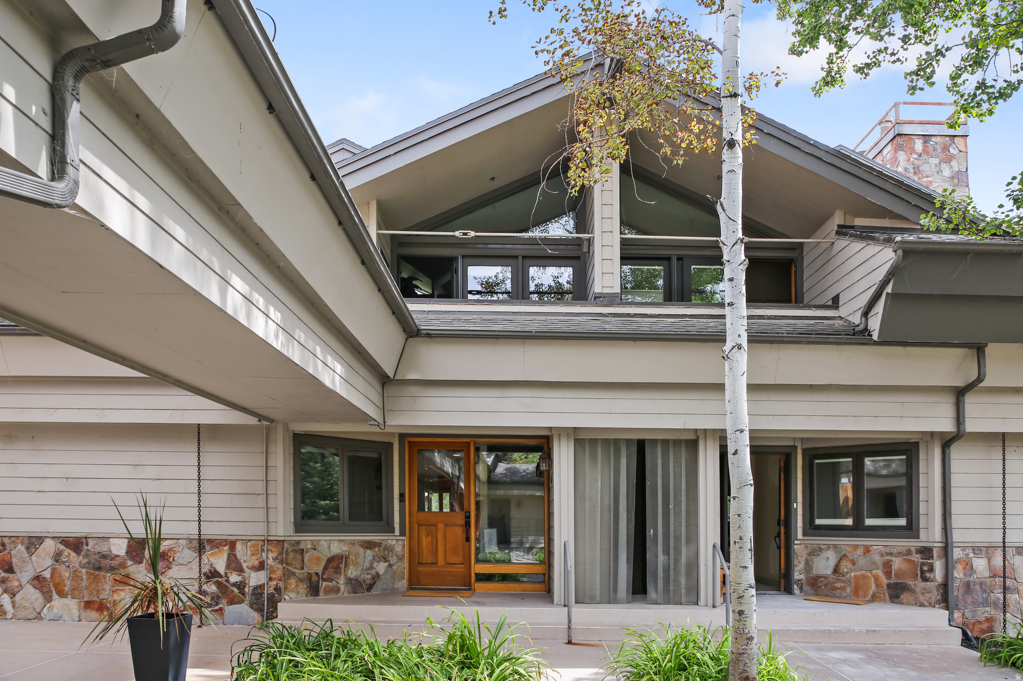 FAWNGROVE CONDOMINIUM - Residential Lease
