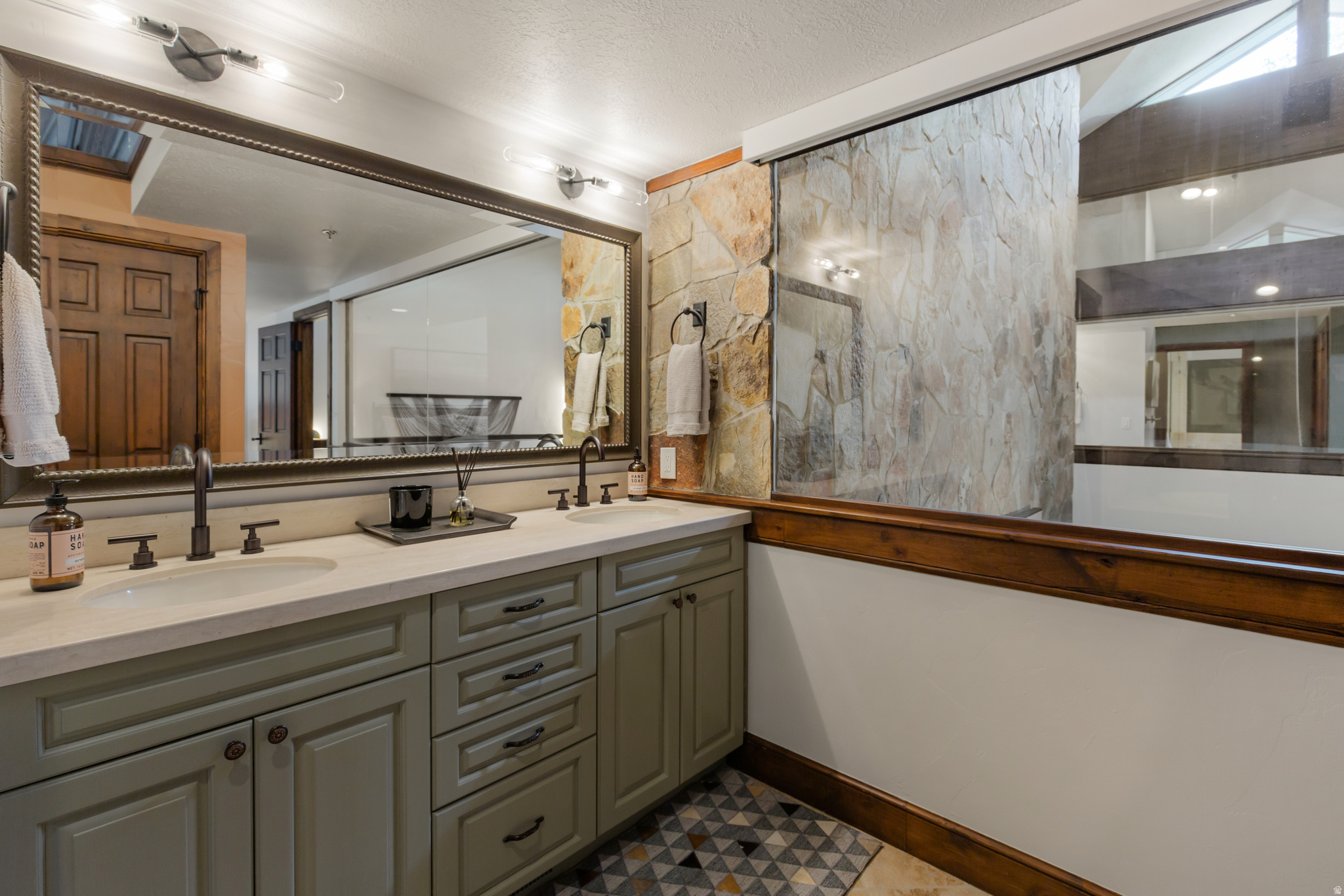 FAWNGROVE CONDOMINIUM - Residential Lease