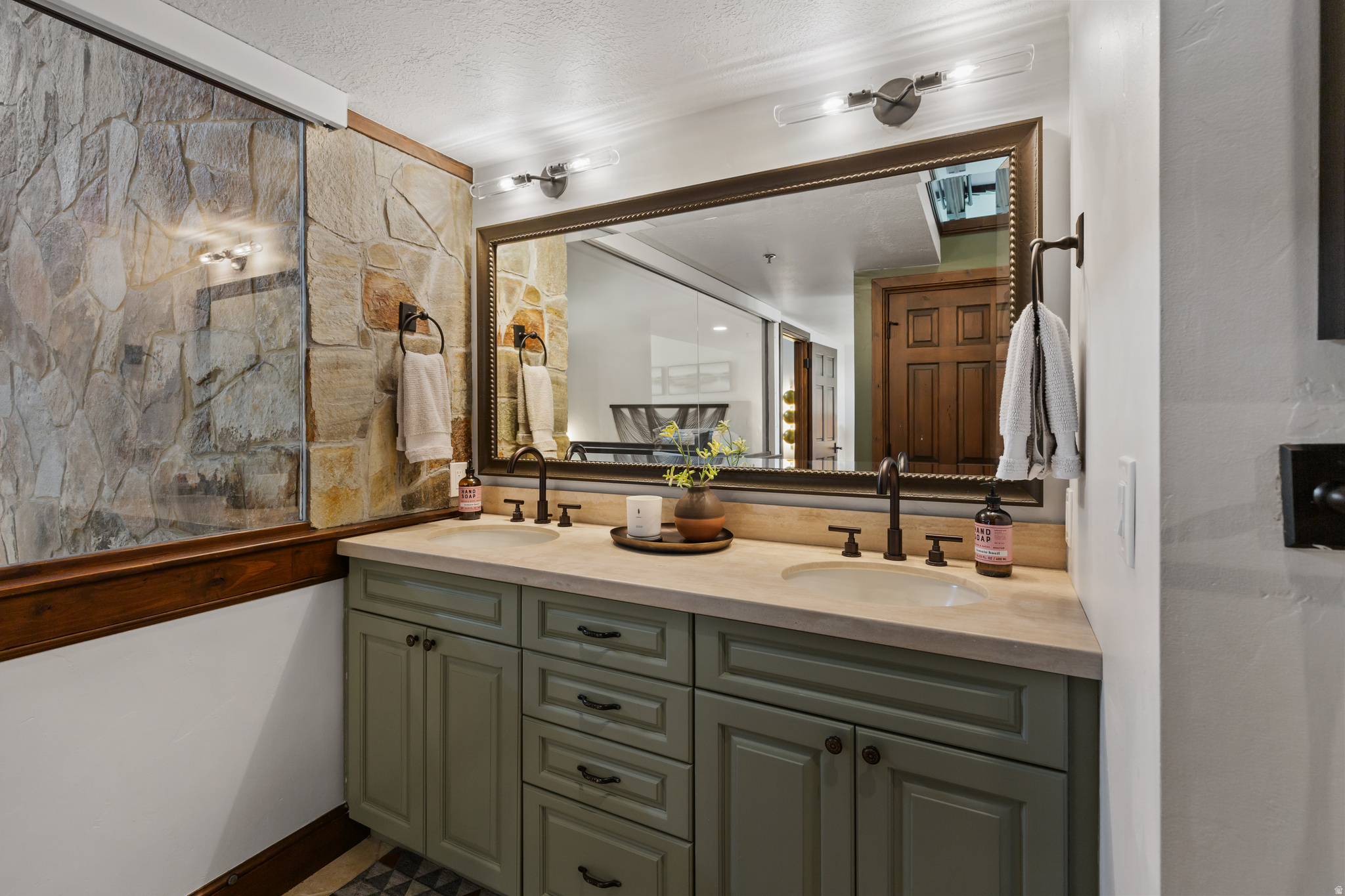 FAWNGROVE CONDOMINIUM - Residential Lease
