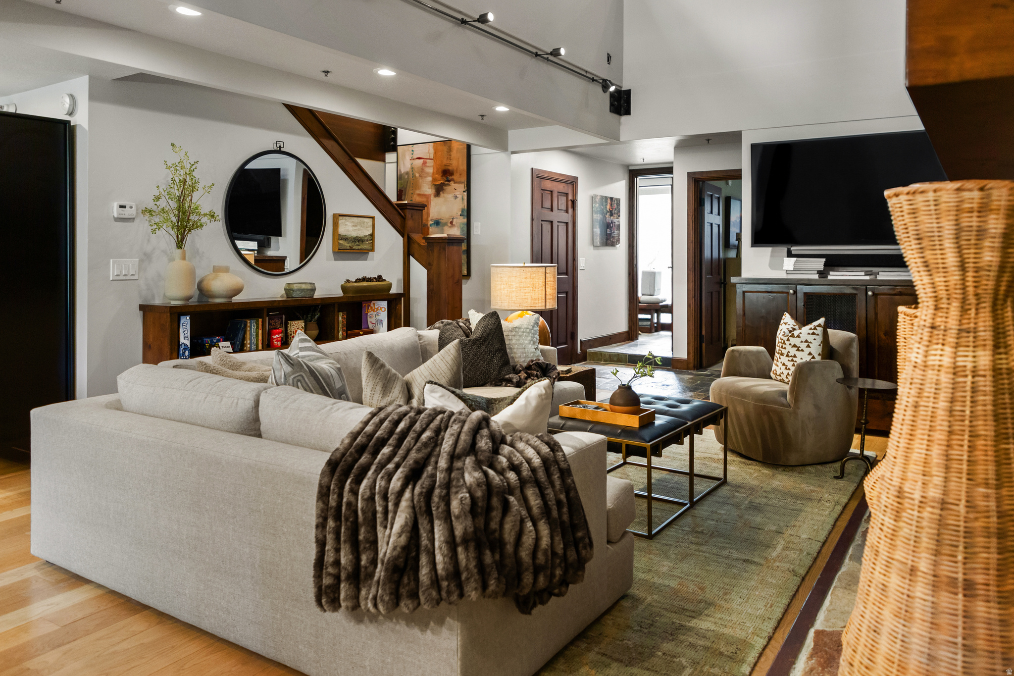 FAWNGROVE CONDOMINIUM - Residential Lease