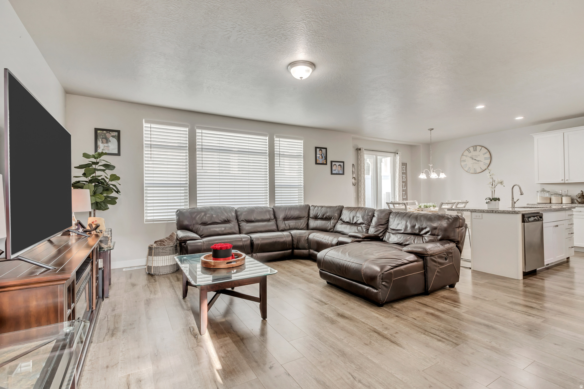 CREEKSIDE - Residential Lease