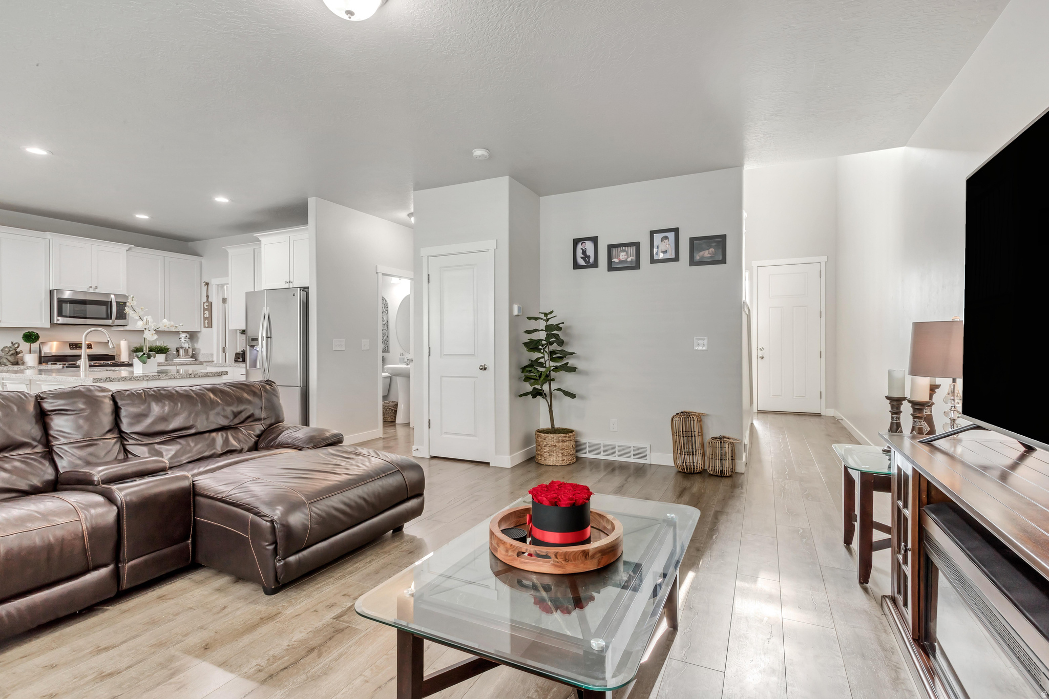 CREEKSIDE - Residential Lease