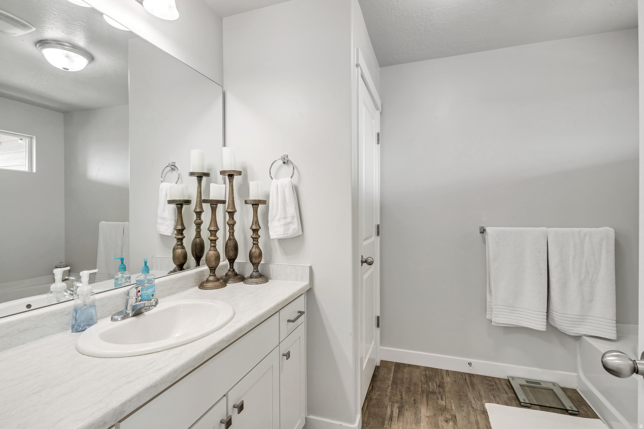 CREEKSIDE - Residential Lease
