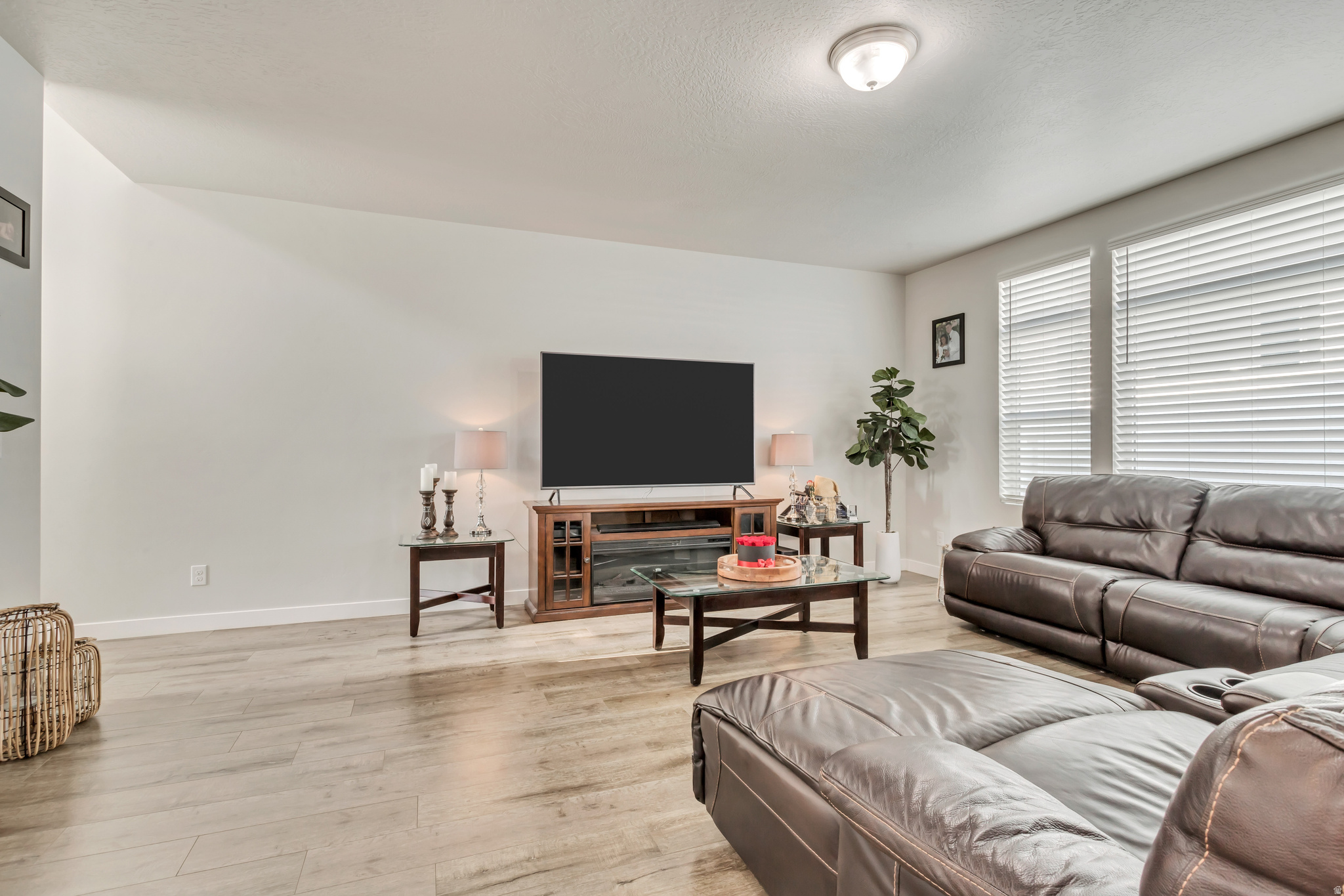 CREEKSIDE - Residential Lease