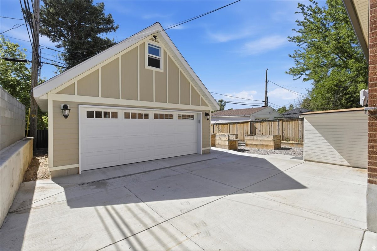 COUNTRY CLUB HEIGHTS - Residential