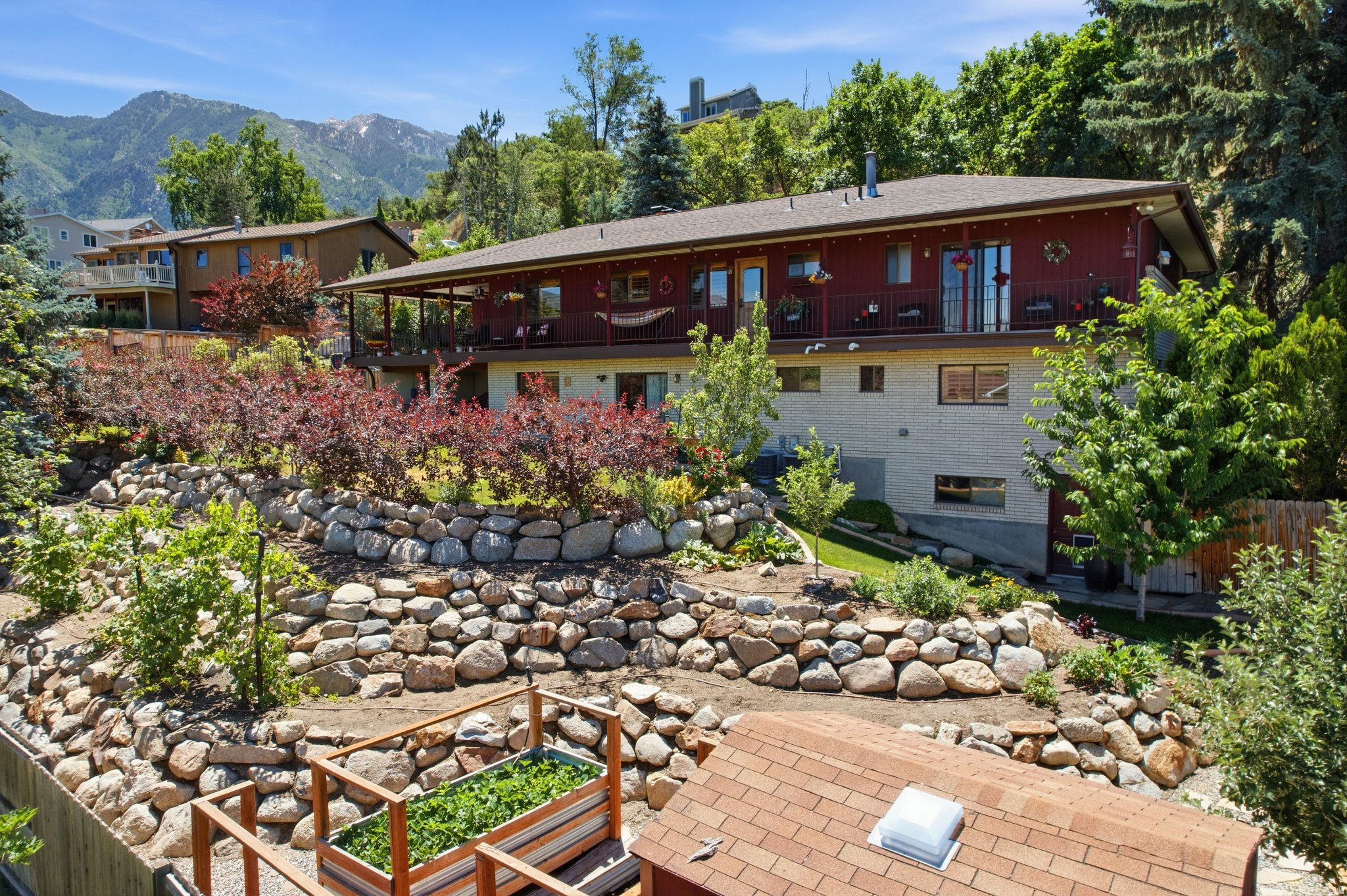 DIMPLE DELL RANCHETTES - Residential
