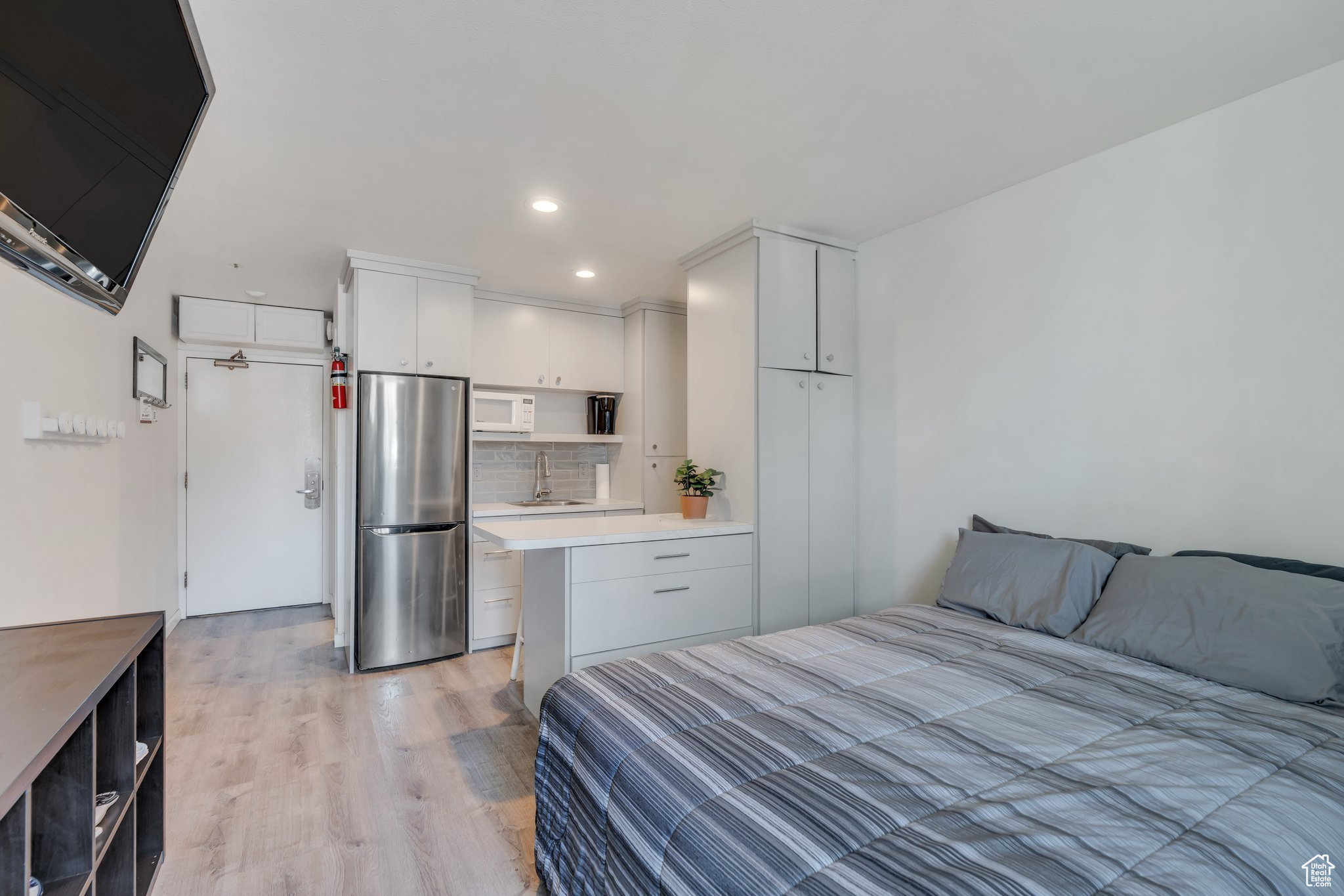 PROSPECTOR SQUARE CONDO - Residential