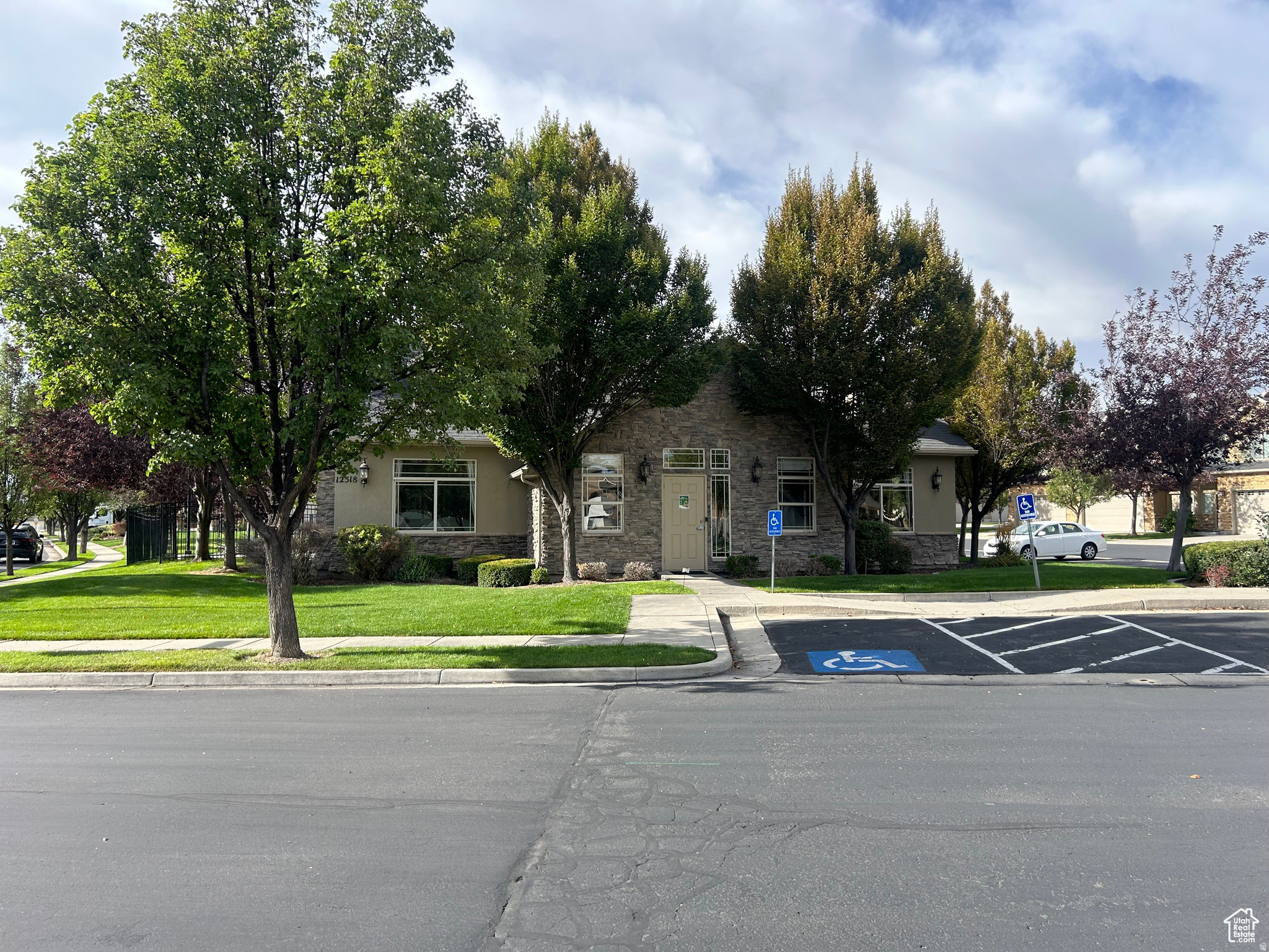 COUNTRY VIEW - Residential