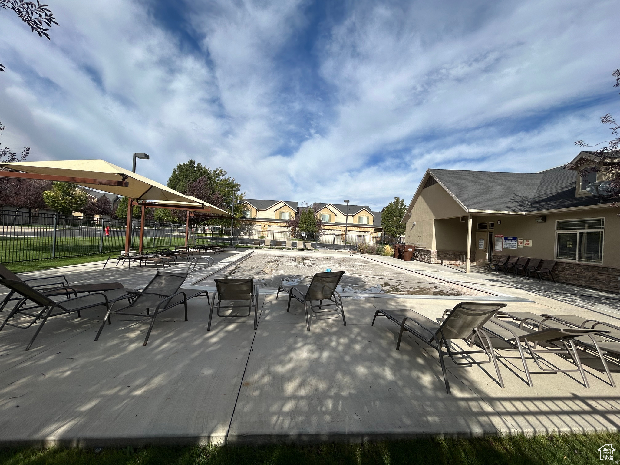 COUNTRY VIEW - Residential