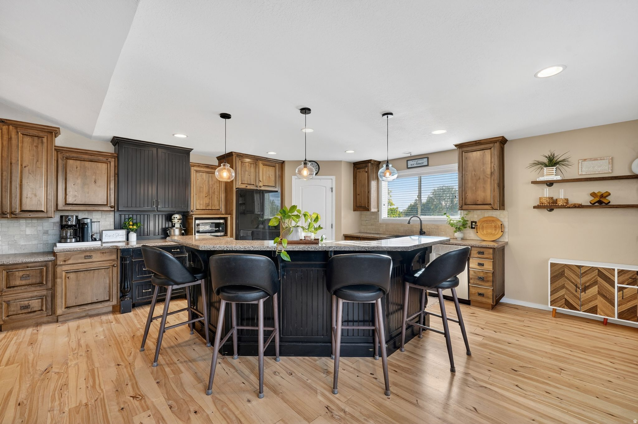 CAVE HOLLOW - Residential