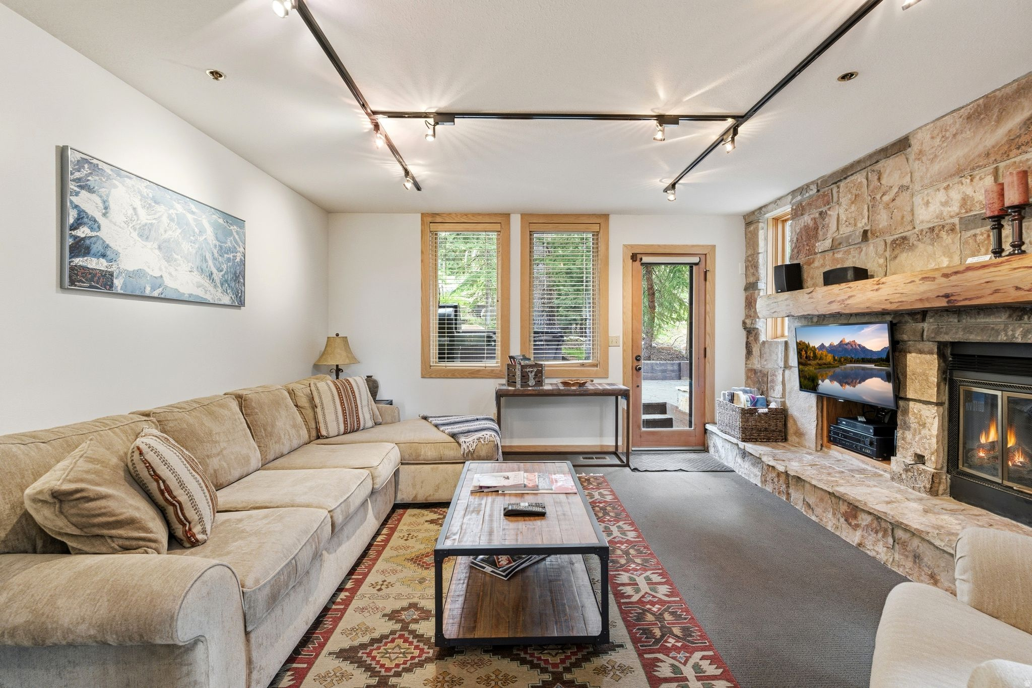 ASPEN HOLLOW CONDOS - Residential