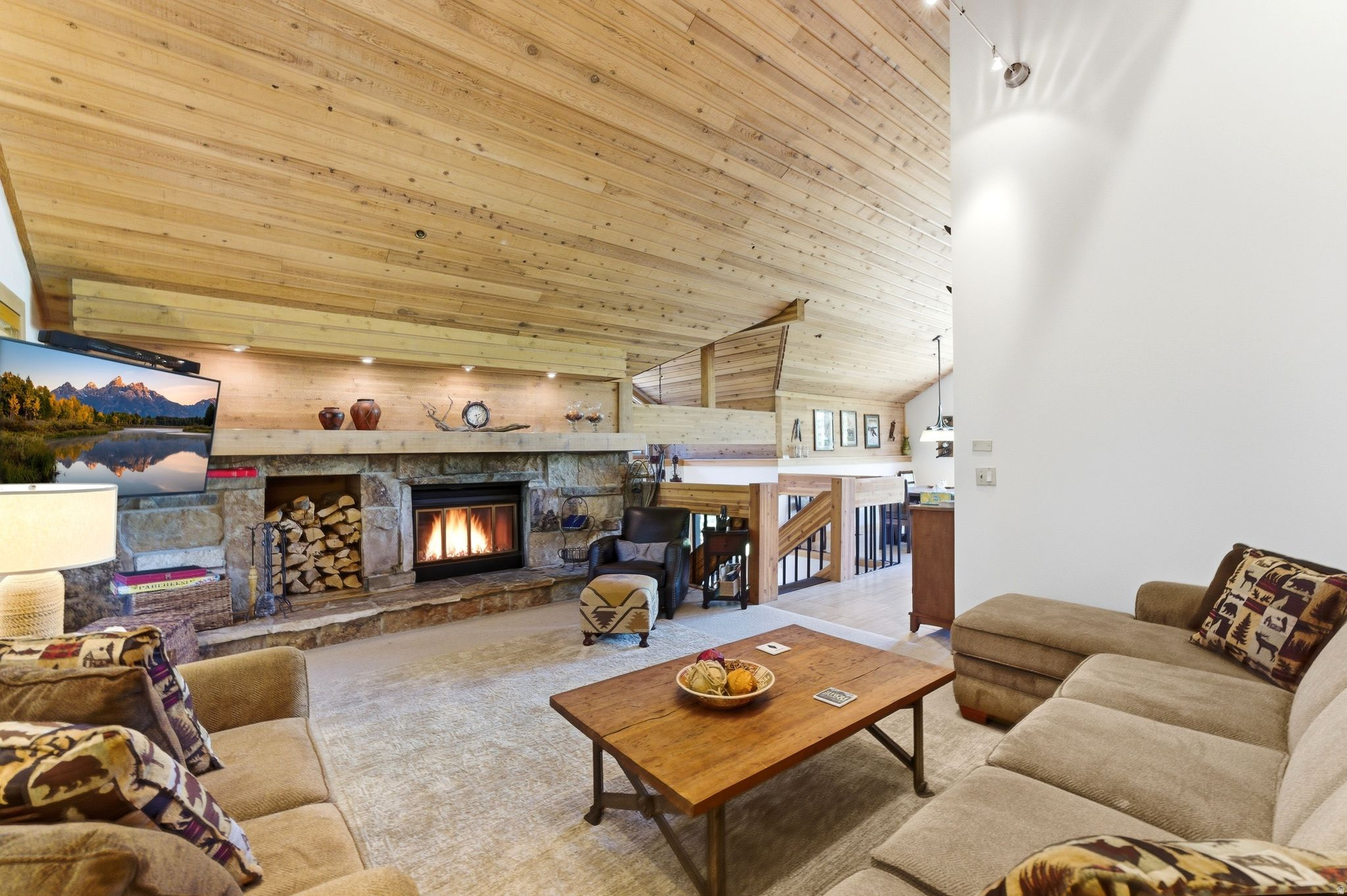 ASPEN HOLLOW CONDOS - Residential