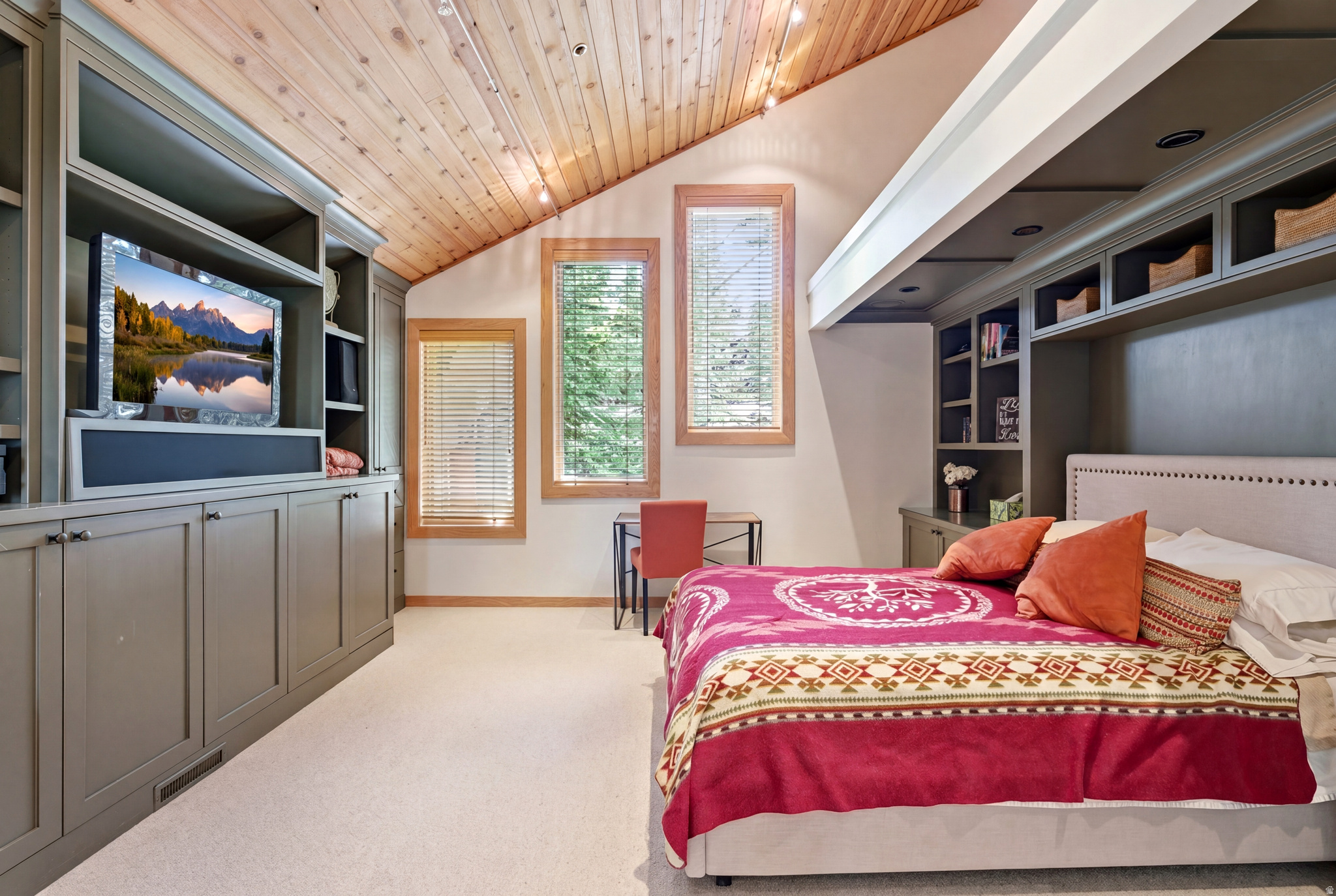 ASPEN HOLLOW CONDOS - Residential