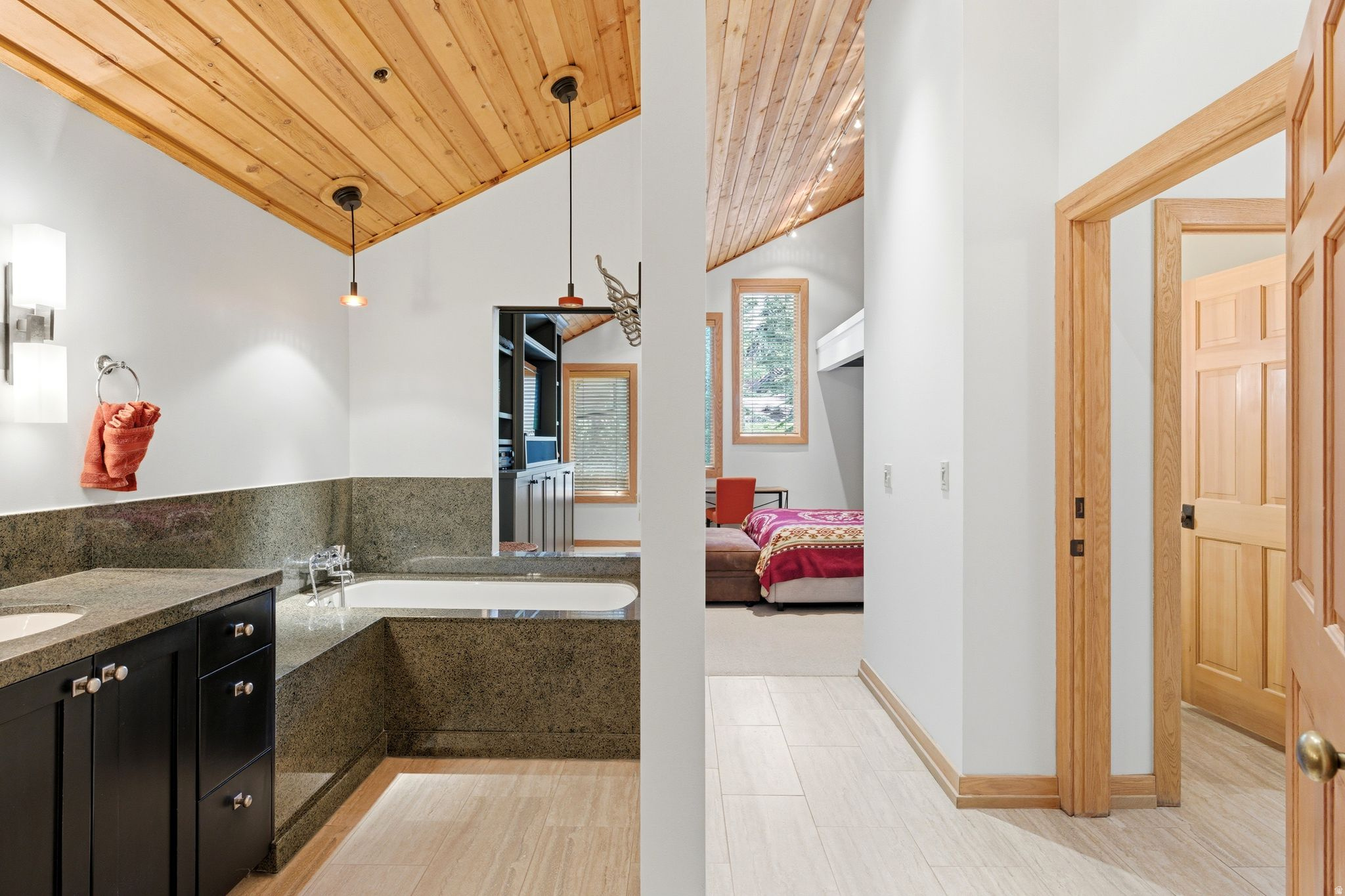 ASPEN HOLLOW CONDOS - Residential