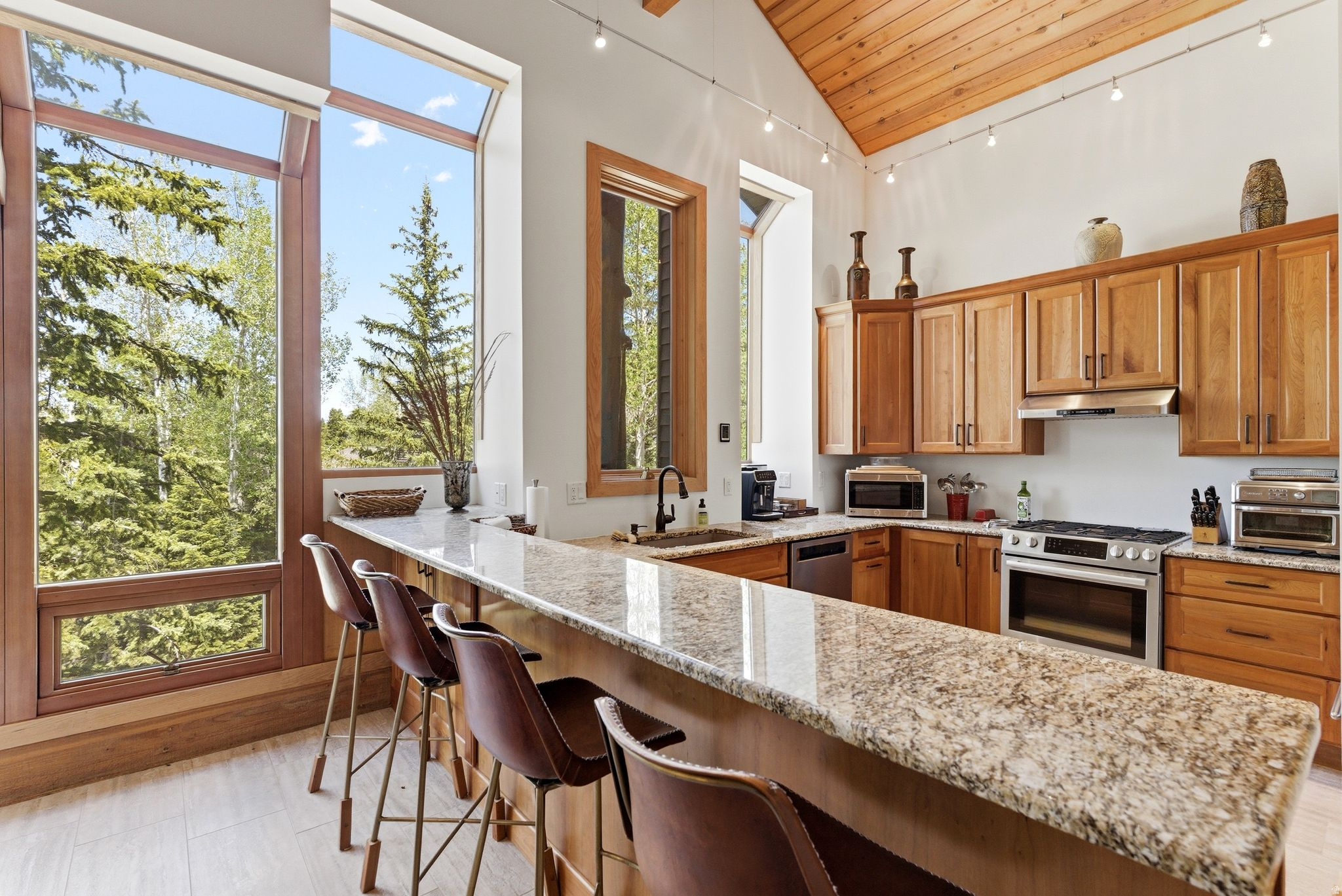 ASPEN HOLLOW CONDOS - Residential
