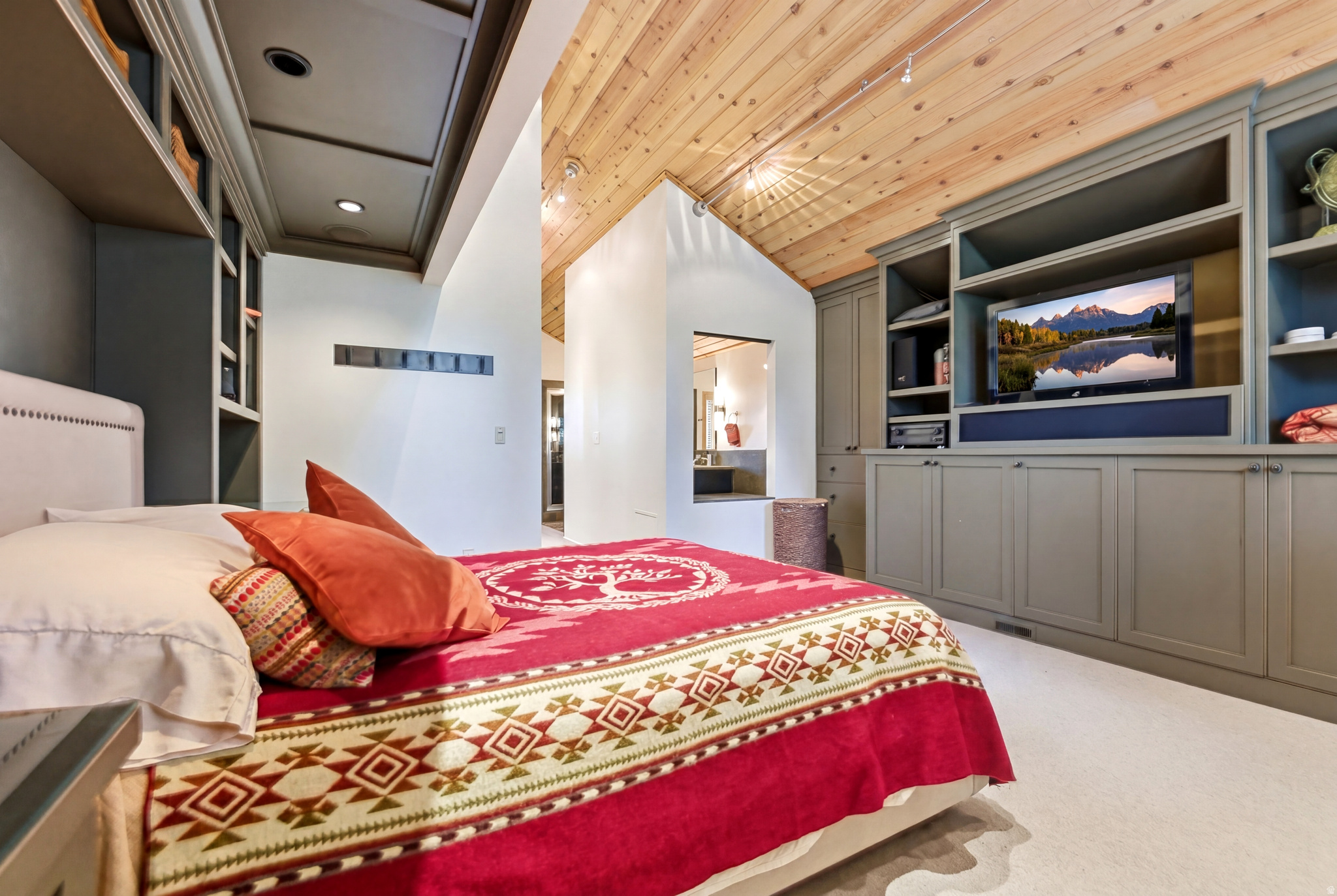 ASPEN HOLLOW CONDOS - Residential
