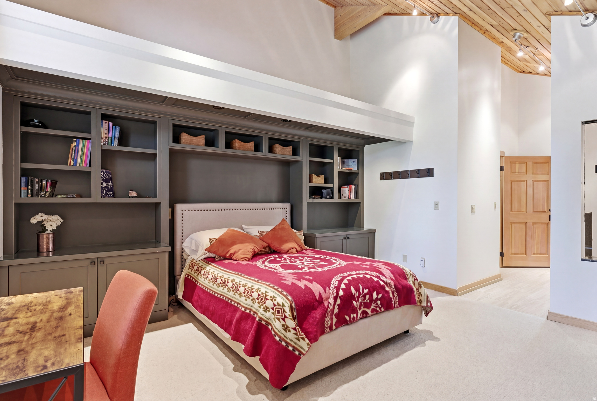 ASPEN HOLLOW CONDOS - Residential