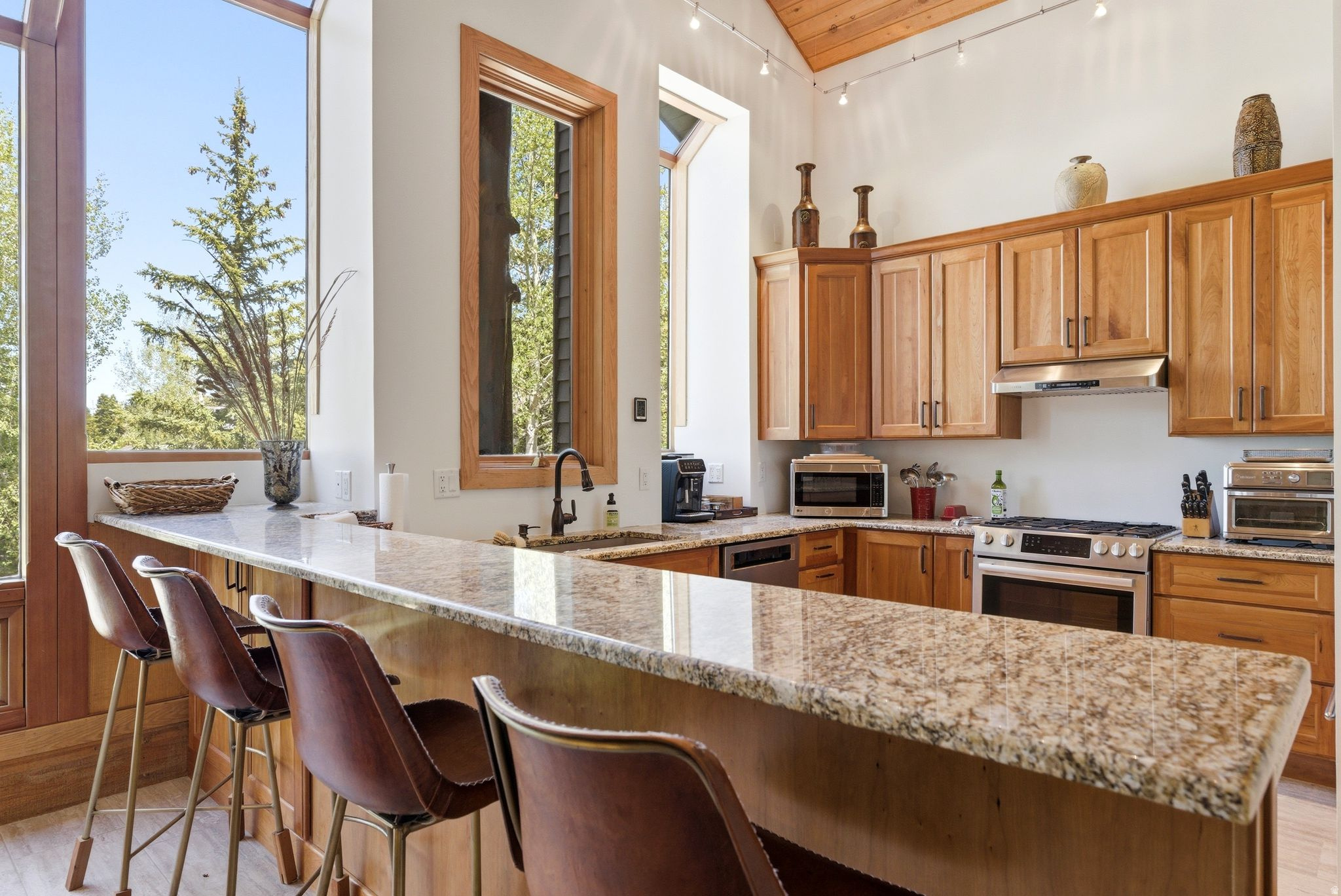 ASPEN HOLLOW CONDOS - Residential