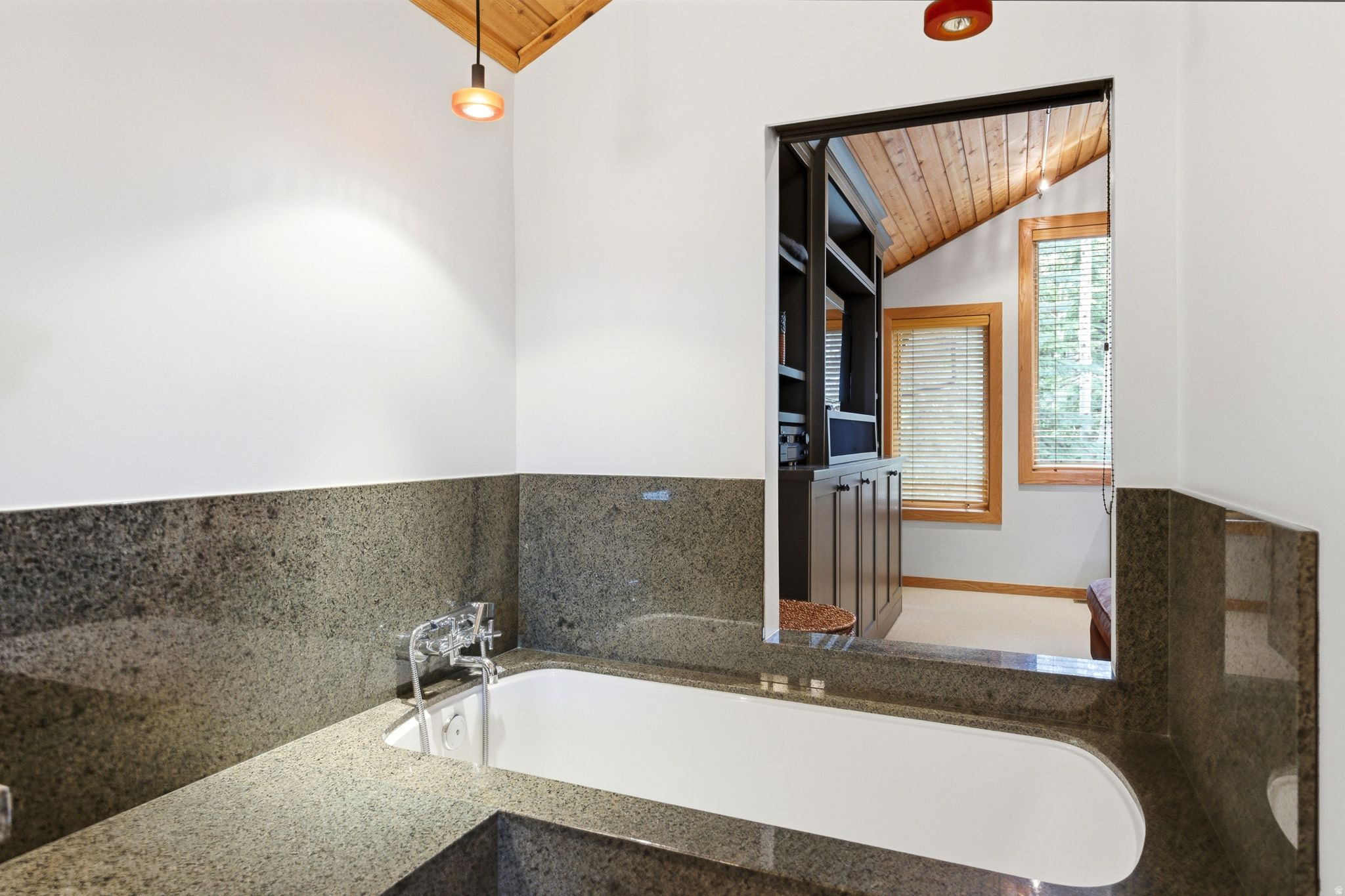 ASPEN HOLLOW CONDOS - Residential