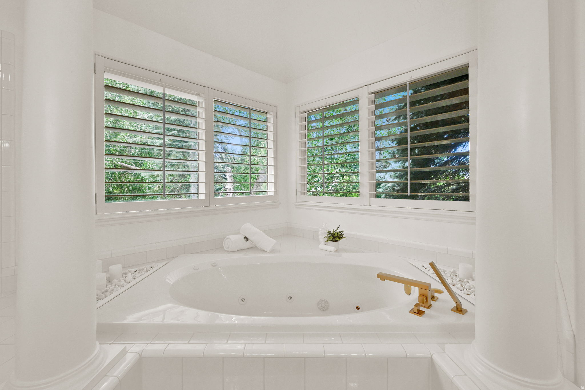 MILL HOLLOW - Residential