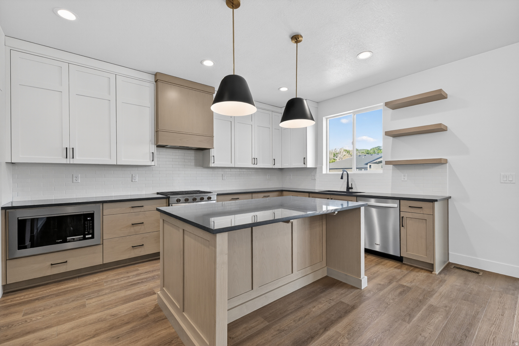 RIVERWOOD - Residential