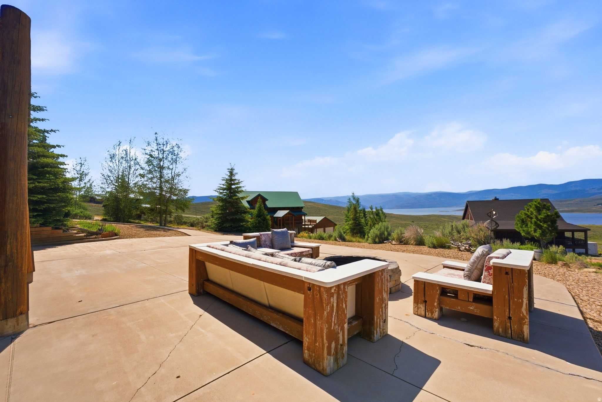 STRAWBERRY LAKEVIEW - Residential
