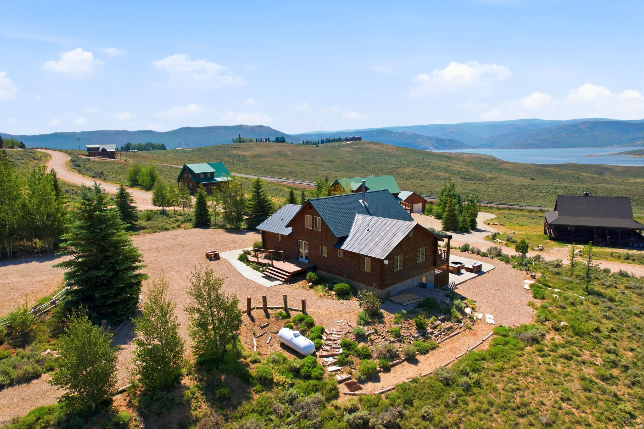 STRAWBERRY LAKEVIEW - Residential