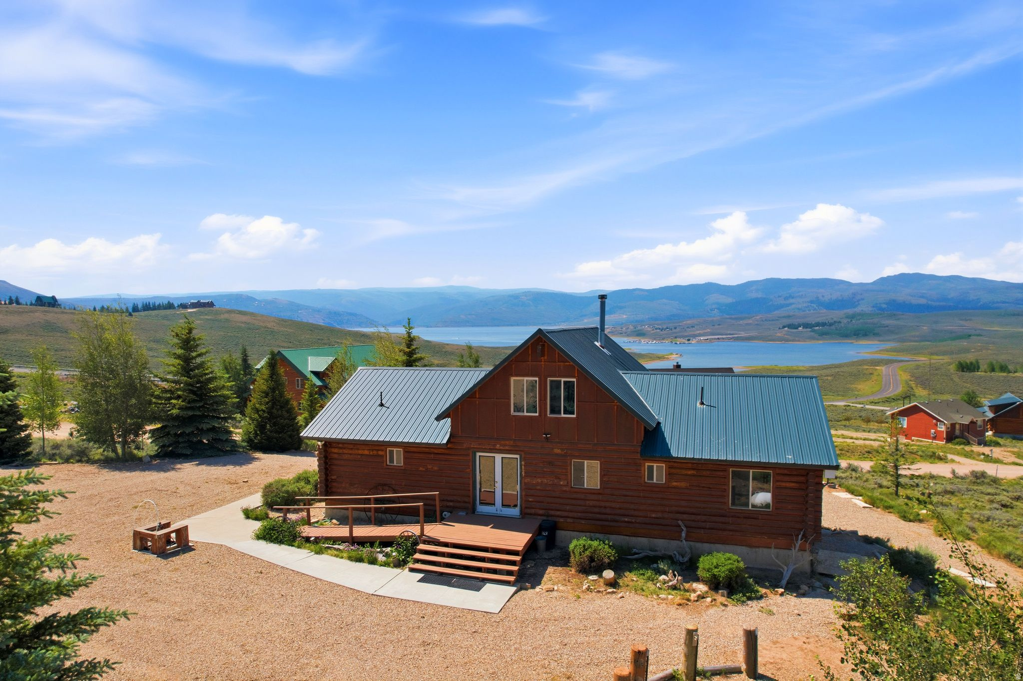 STRAWBERRY LAKEVIEW - Residential