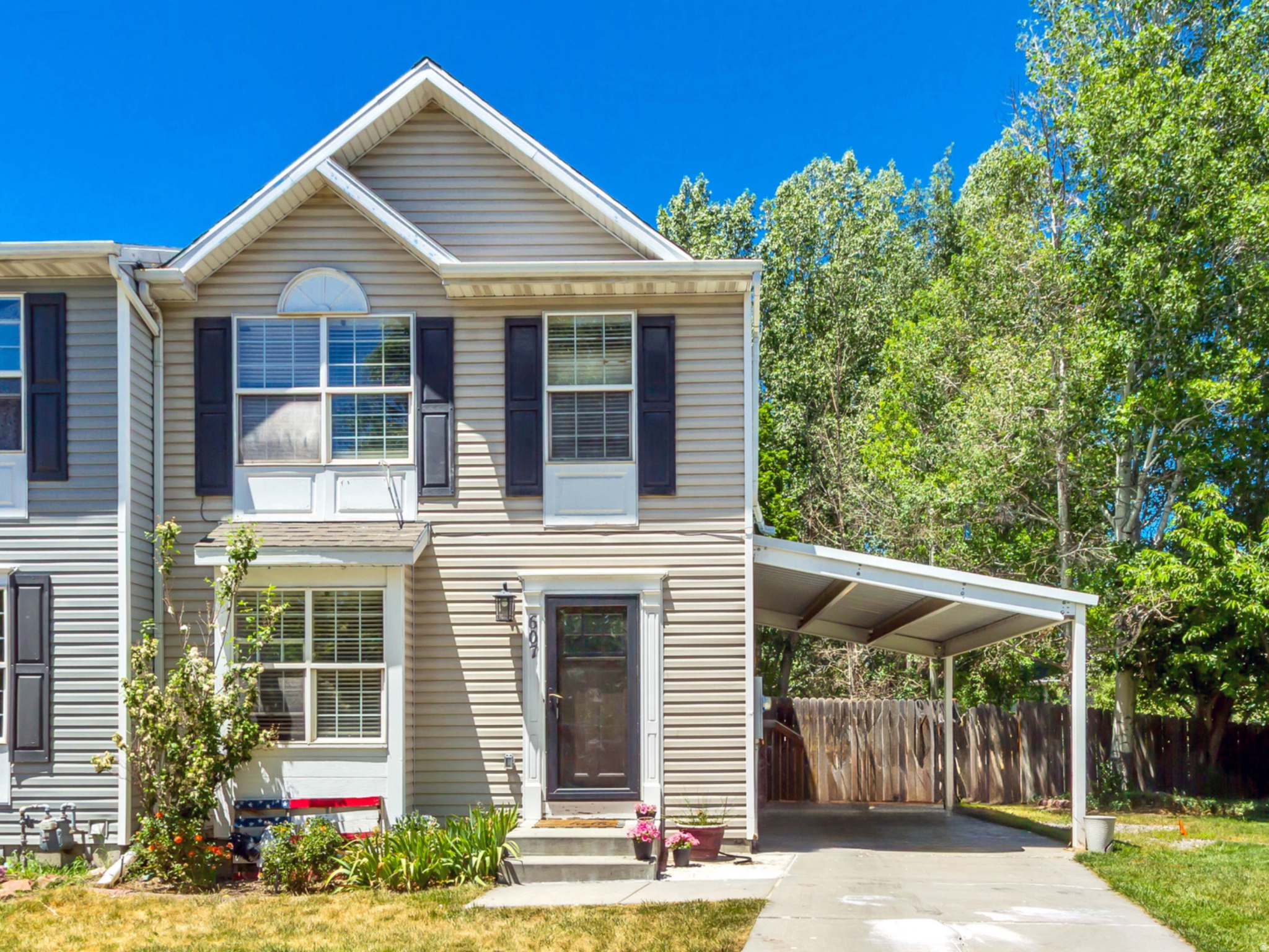 Square footage figures are provided as a courtesy estimate only and were obtained from Landglide .  Buyer is advised to obtain an independent measurement. NO HOA!!!!!