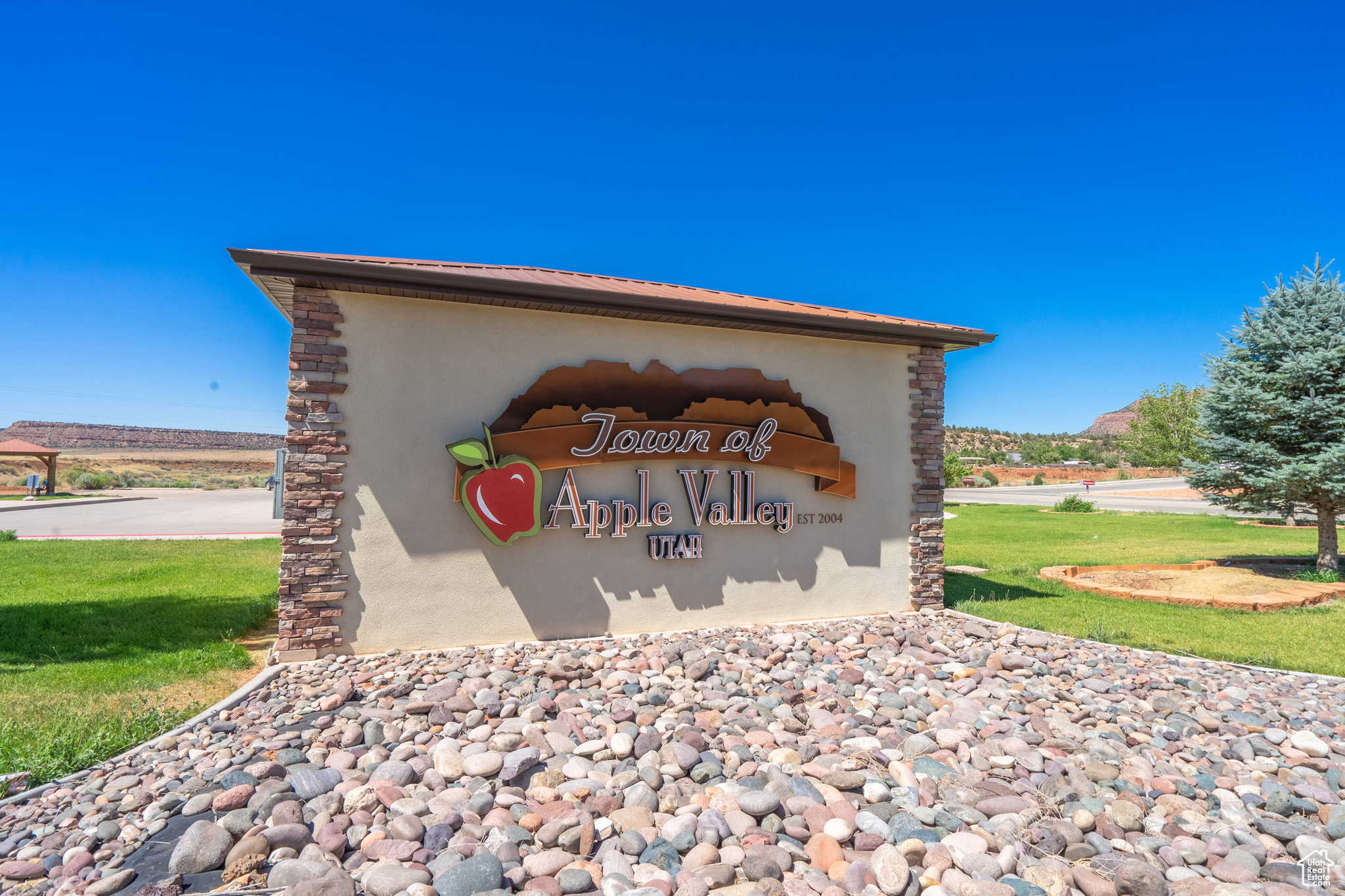 Nestled in the picturesque town of Apple Valley, Utah, this expansive 1.27-acre lot presents an extraordinary opportunity to build your dream home. With unparalleled views of Kolob and Zion National Park, this property offers a stunning natural backdrop that changes with the seasons. Perfect for those who cherish tranquility and the great outdoors, the lot is ideally located to provide easy access to the recreational wonders of Gooseberry Mesa. Wake up each day to breathtaking vistas and enjoy the serenity of Southern Utah's iconic landscapes. This is more than just a place to live; it's a chance to create a home surrounded by the beauty and grandeur of nature. Commuting to and from Hurricane and St. George is a breeze as access to main roads and highways are nearby. Don't wait. Call today, you'll be happy you did. House next door to the west, AV-AVRG-1-72 and lot 2 doors down, AV-AVRG-1-73 are also available for sale. Buyer to verify all information.