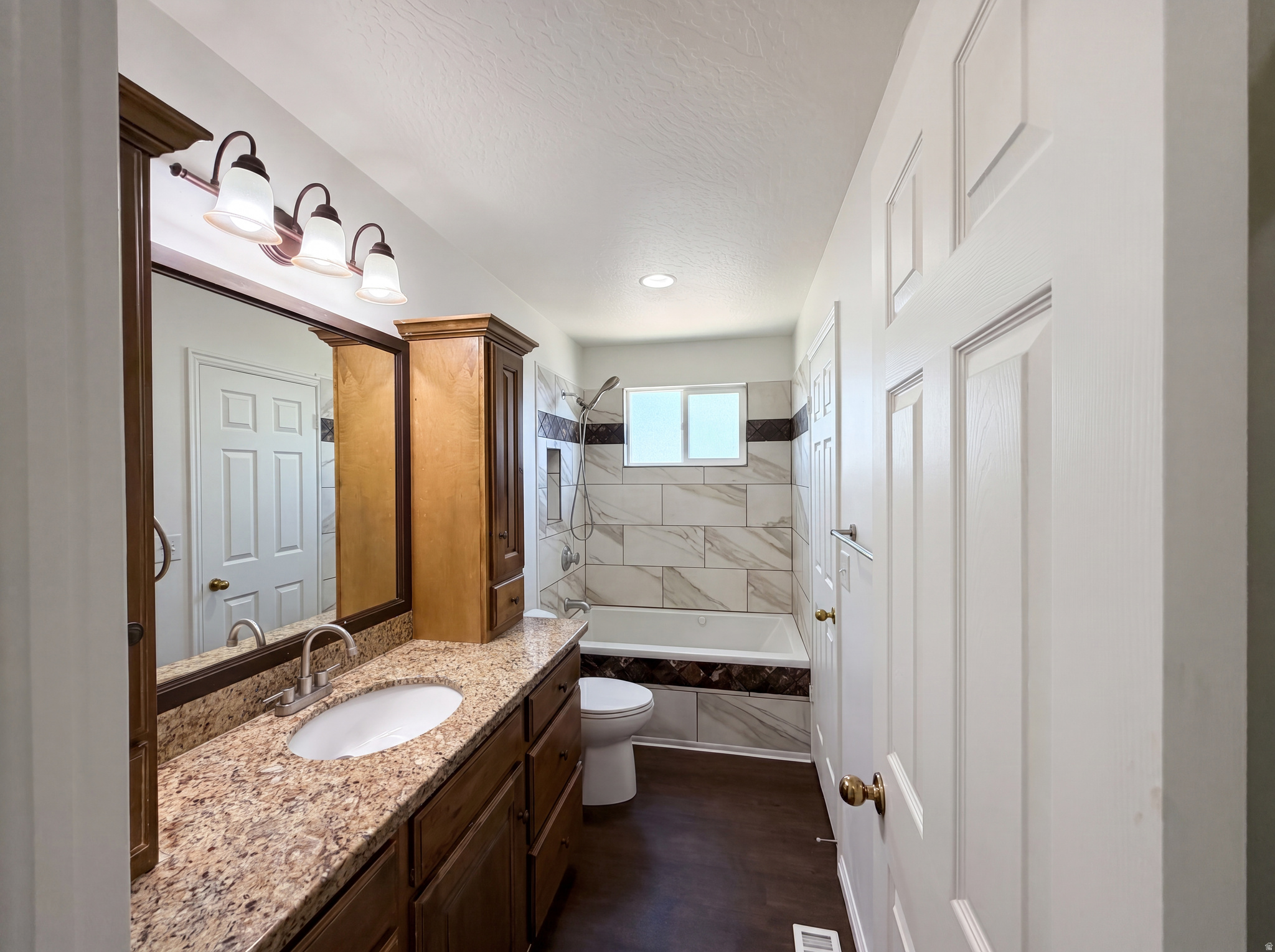 CREEKWOOD - Residential