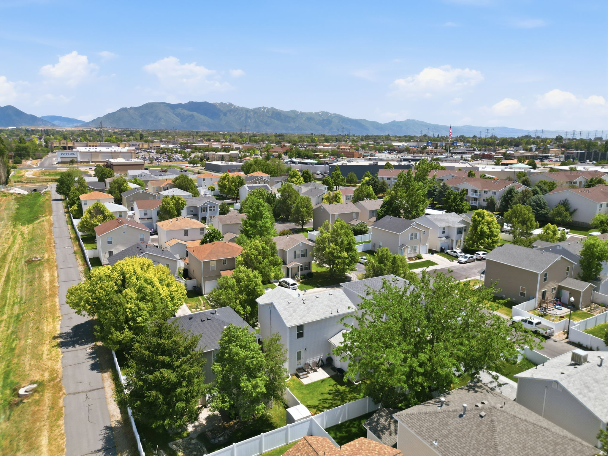 CLINTON TOWNE CENTER - Residential