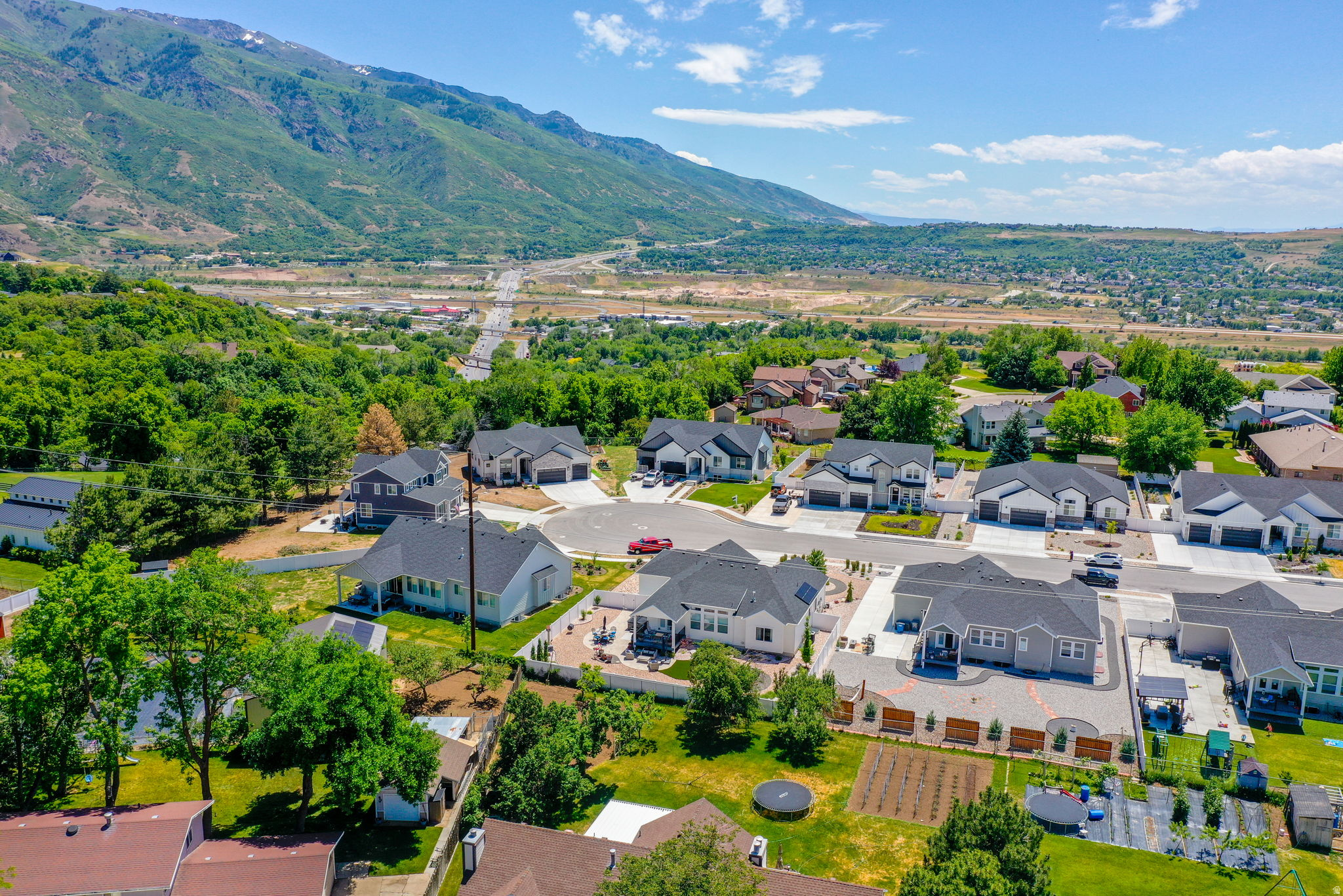HIGHLANDS BLUFF - Residential