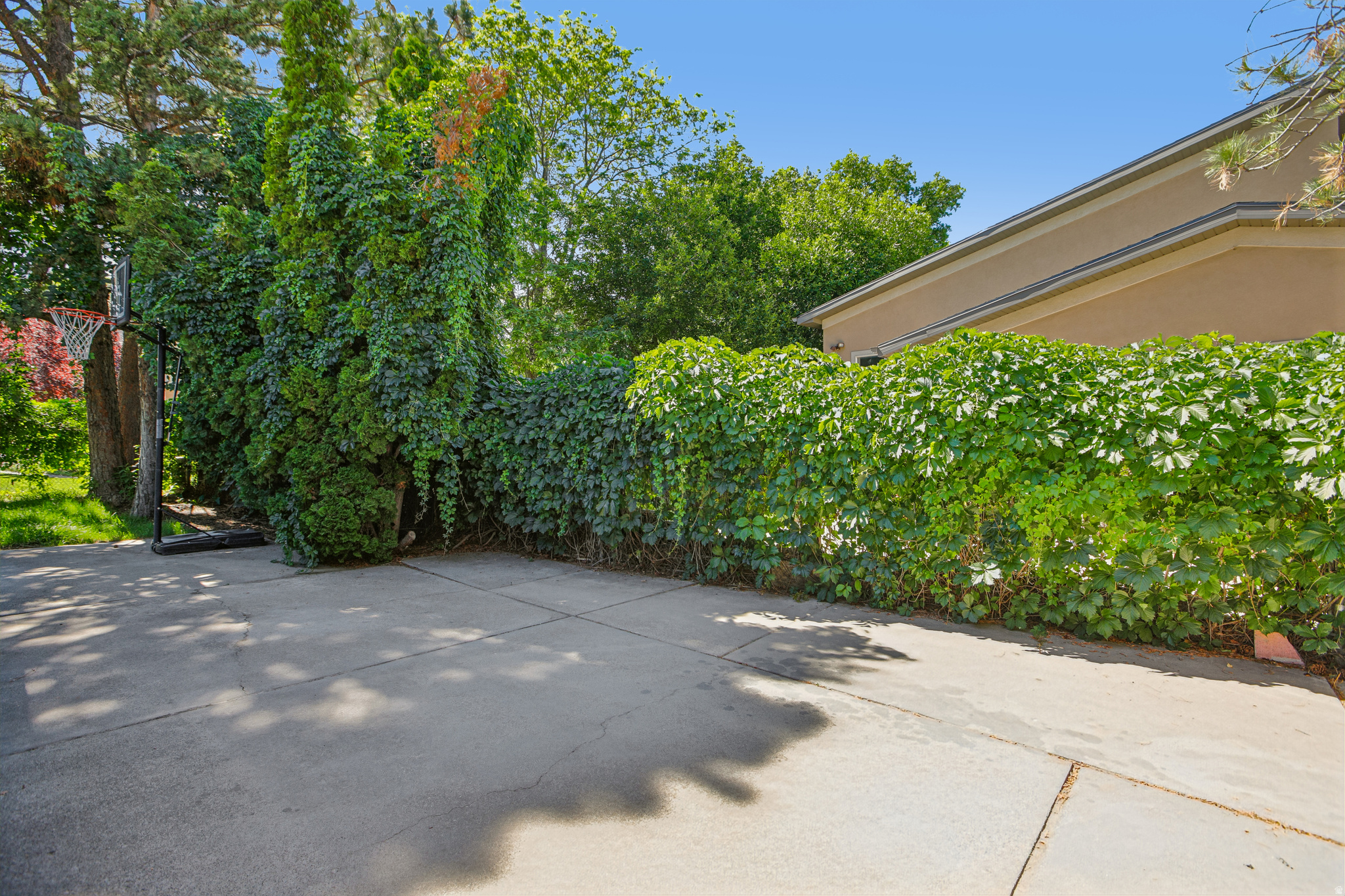 CLOVER CREST - Residential