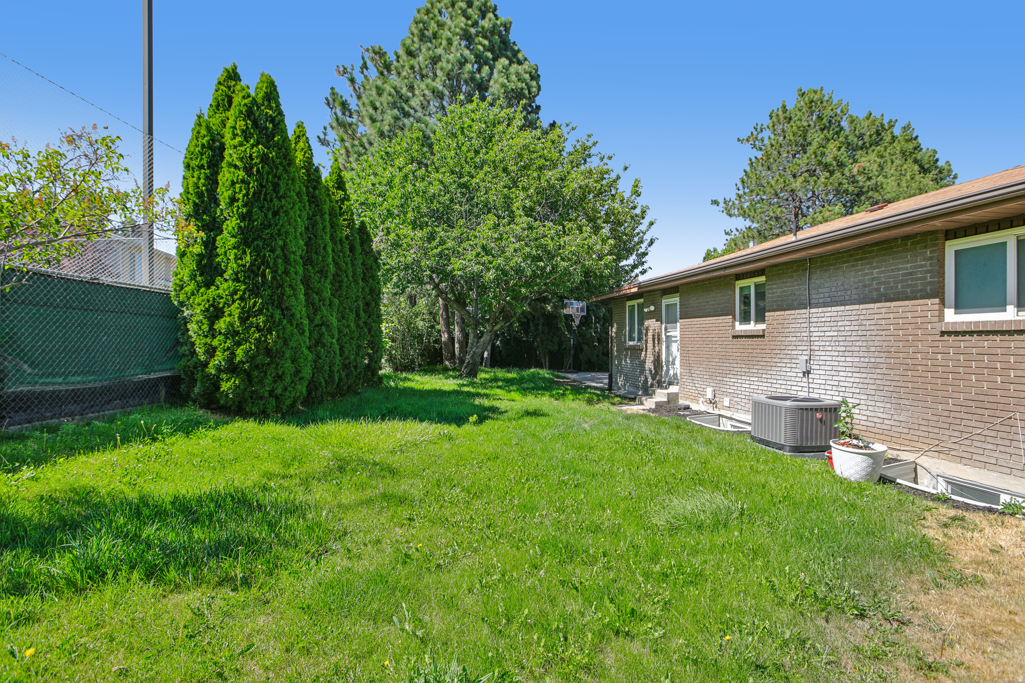 CLOVER CREST - Residential