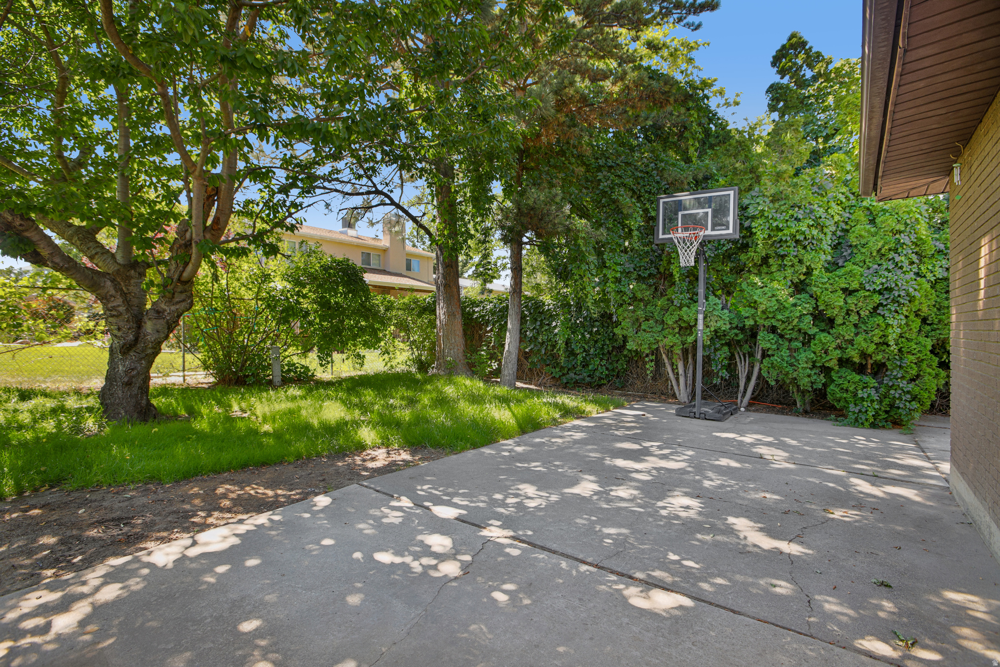 CLOVER CREST - Residential