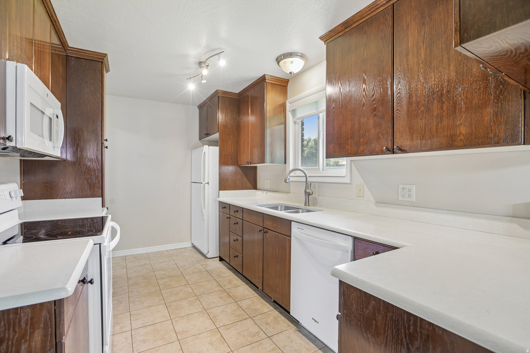 CLOVER CREST - Residential