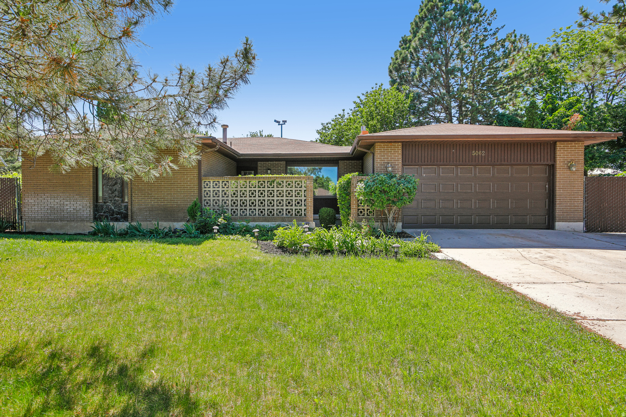 CLOVER CREST - Residential